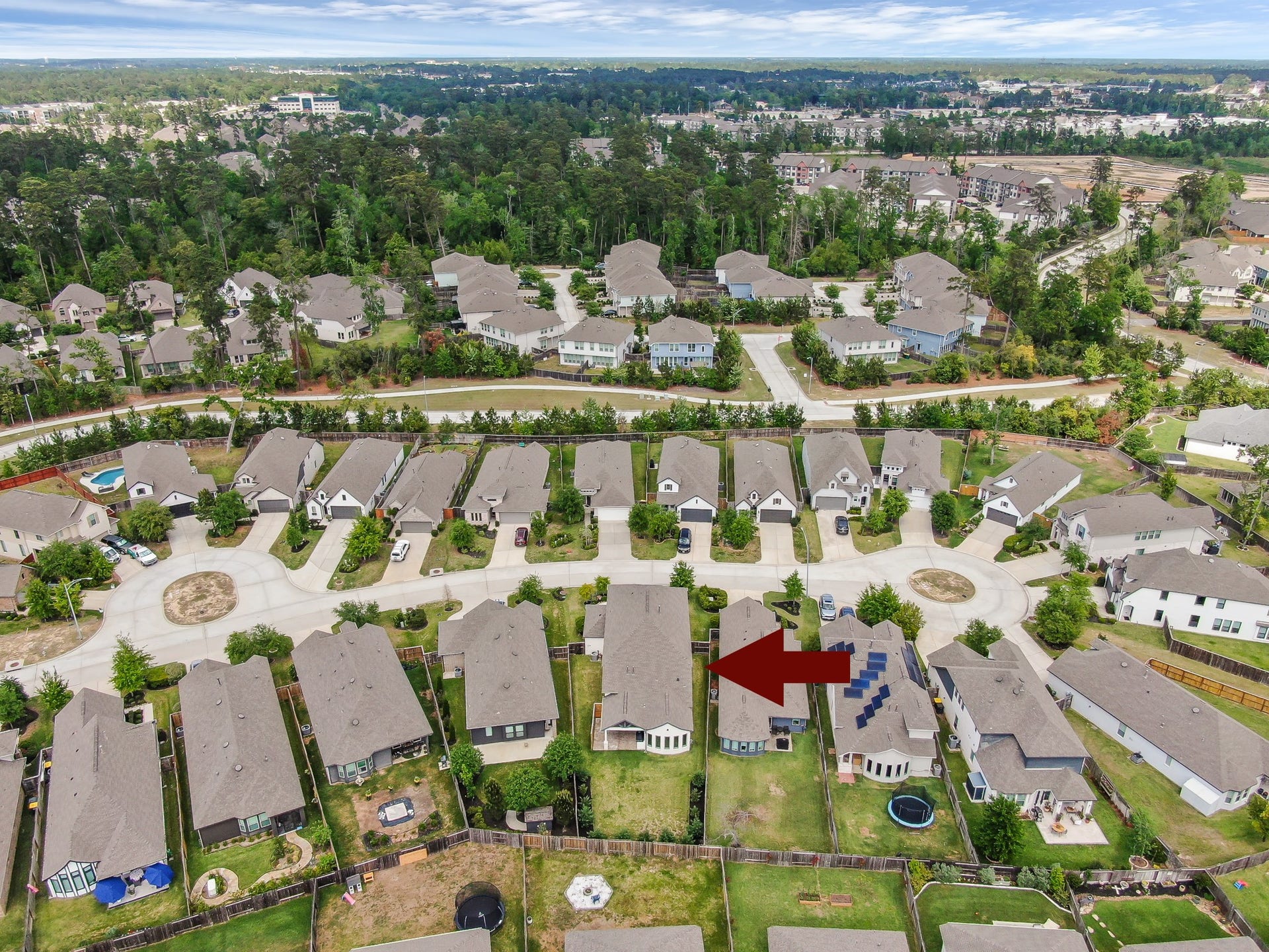 550 Chestnut Reef Court, Conroe, TX 77304 Prime cul-de-sac street location with a spacious backyard offering added privacy and peaceful neighborhood views.
