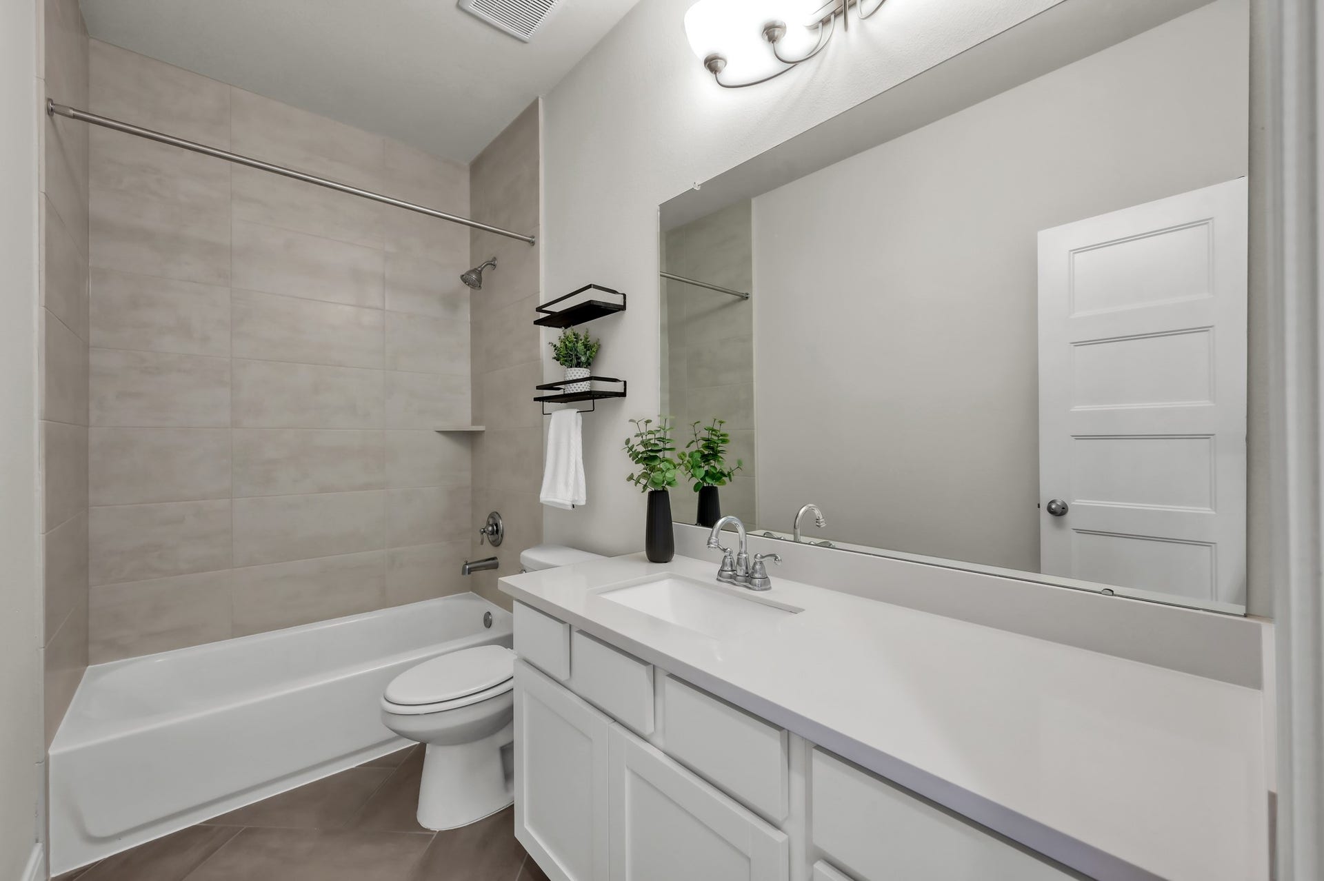 550 Chestnut Reef Court, Conroe, TX 77304 Clean, modern bathroom featuring a sleek vanity, large mirror, and tiled shower/tub combo for a fresh, move-in-ready feel.