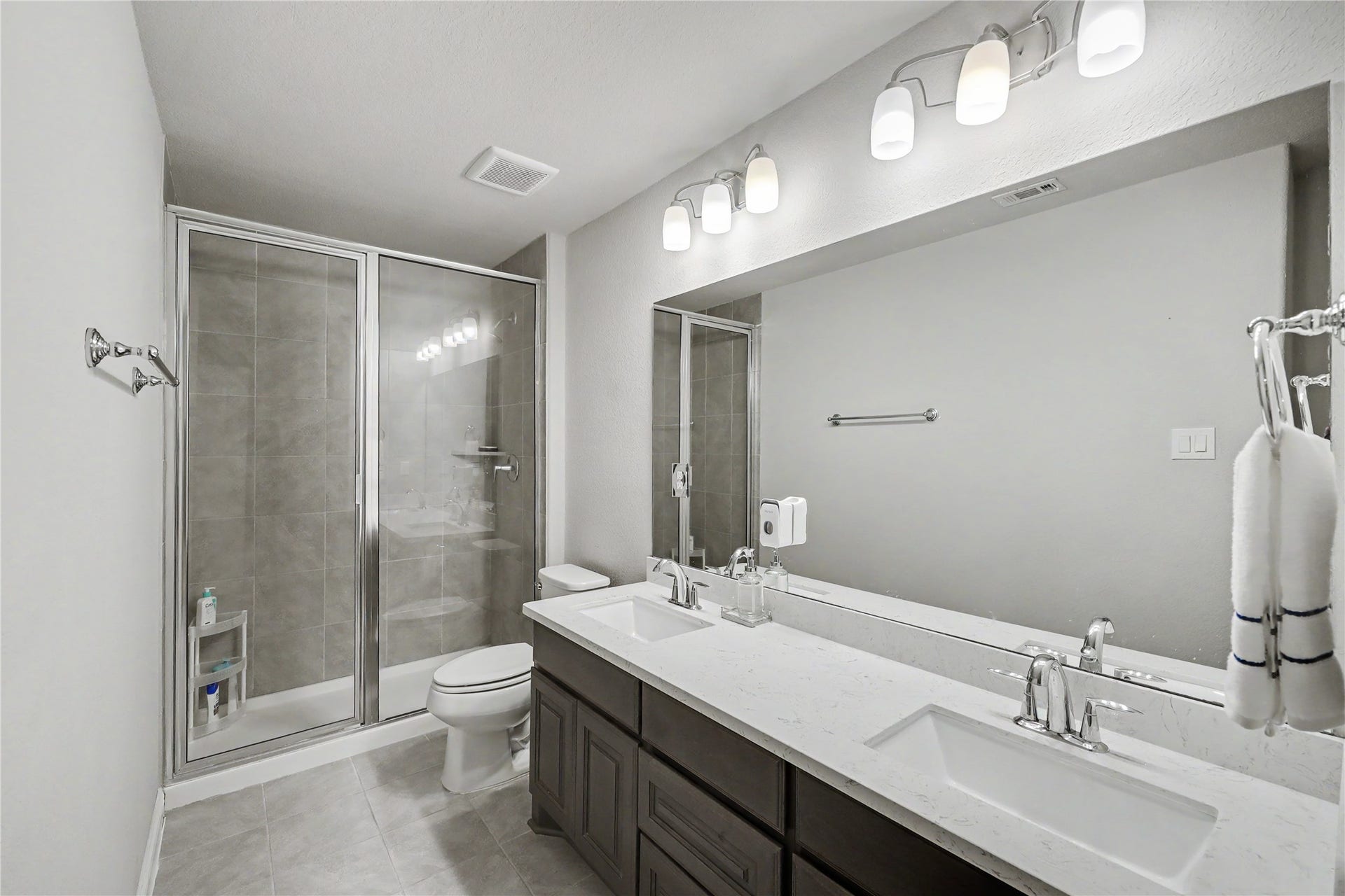 28216 Regal Wood Court, Spring, TX 77386 Secondary bathroom featuring a spacious vanity, large mirror, and tub/shower combination.