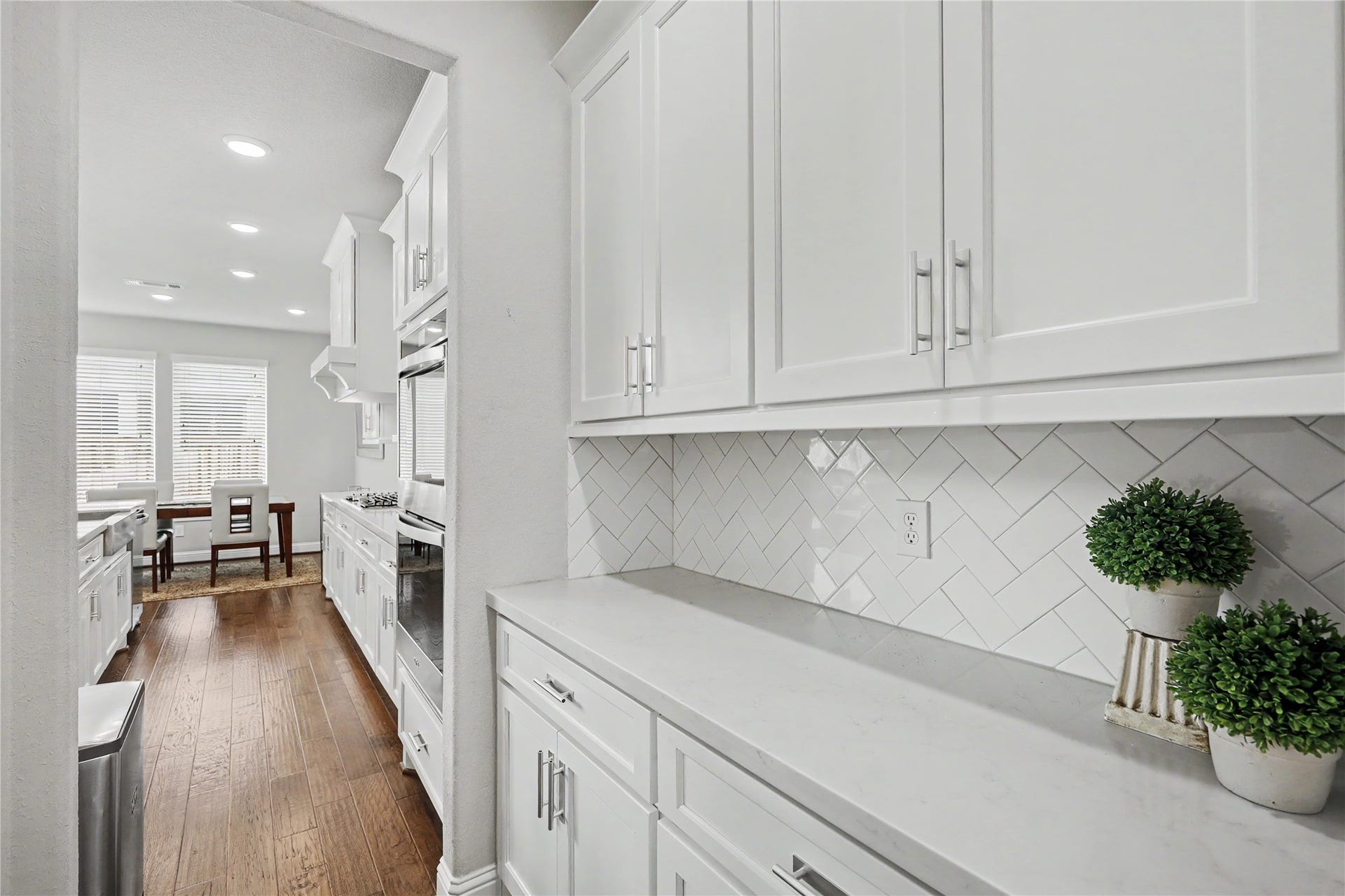 28216 Regal Wood Court, Spring, TX 77386 Butlers pantry connecting the formal dining room to the kitchen, offering additional cabinetry, counter space, and convenient access for entertaining.