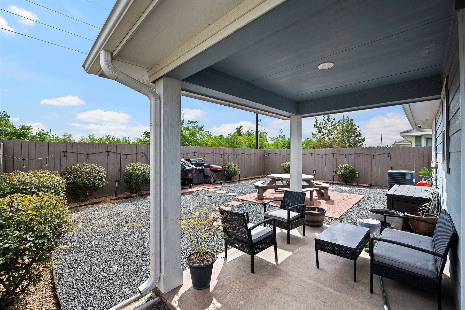 6938 Scarlet Sagebrush Street, Katy, TX 77449 Spacious backyard featuring a covered patio and modern landscaping.