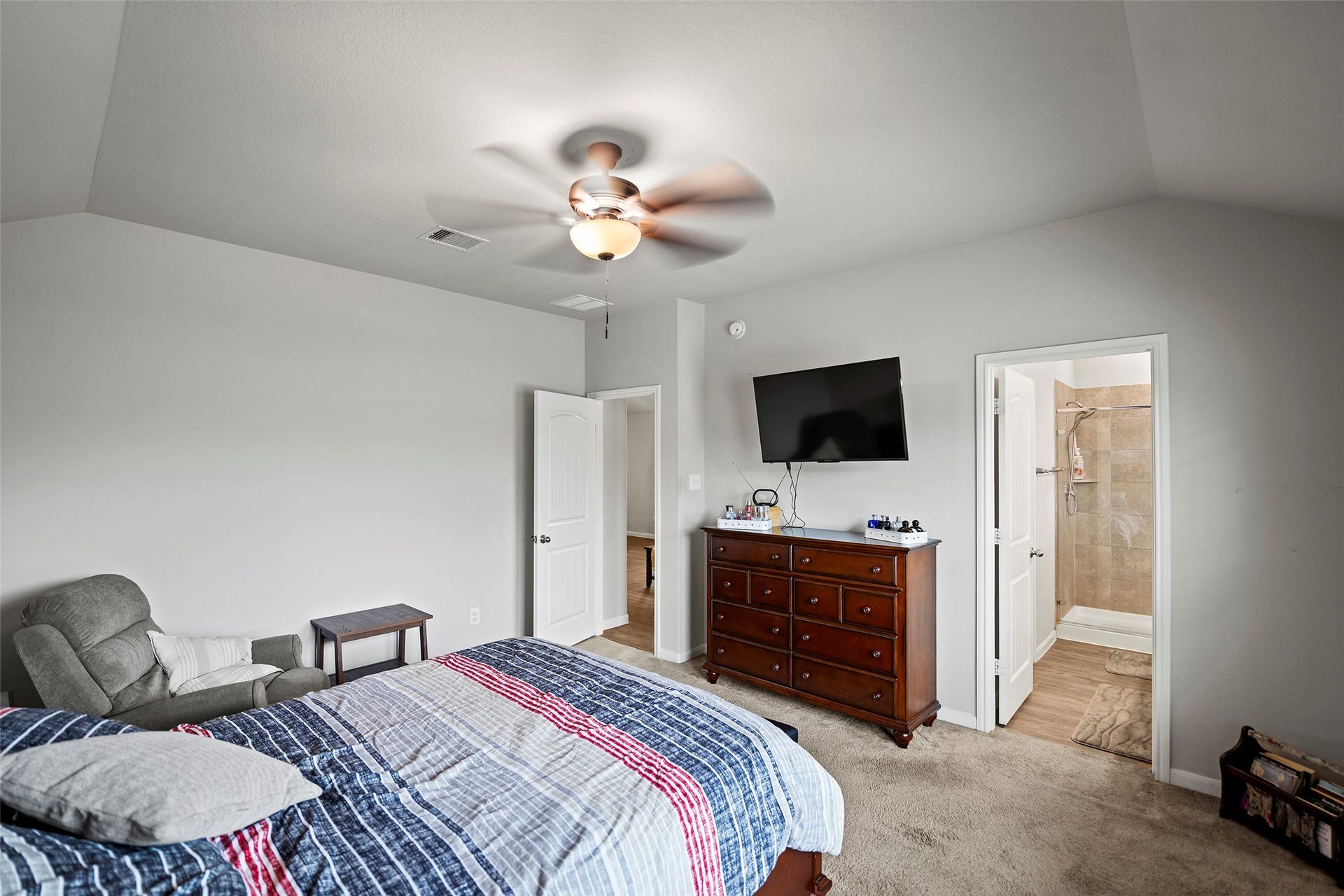 6938 Scarlet Sagebrush Street, Katy, TX 77449 Primary suite featuring a spacious bedroom with an en-suite bathroom.