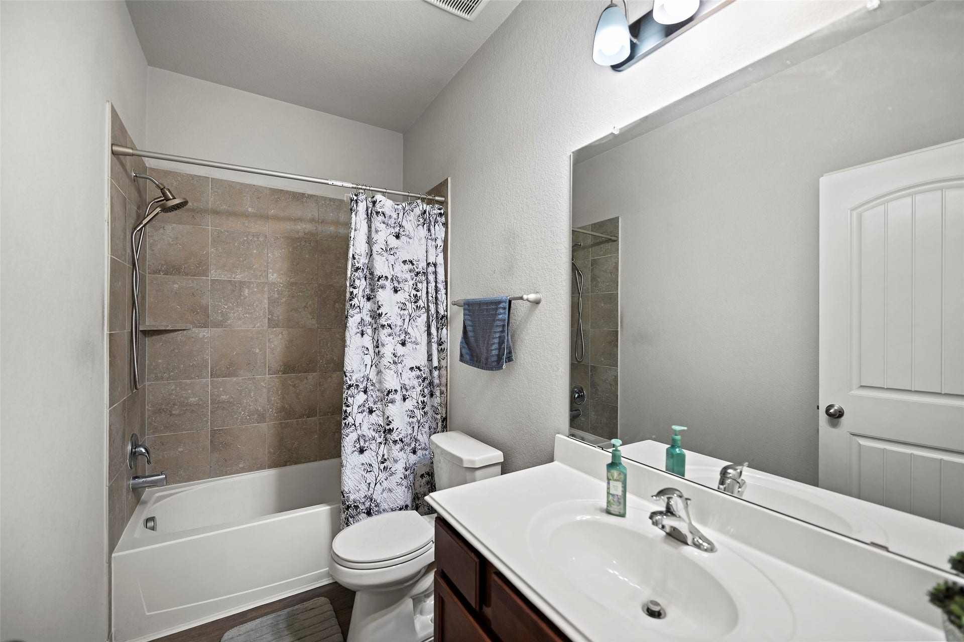 6938 Scarlet Sagebrush Street, Katy, TX 77449 Full secondary bathroom