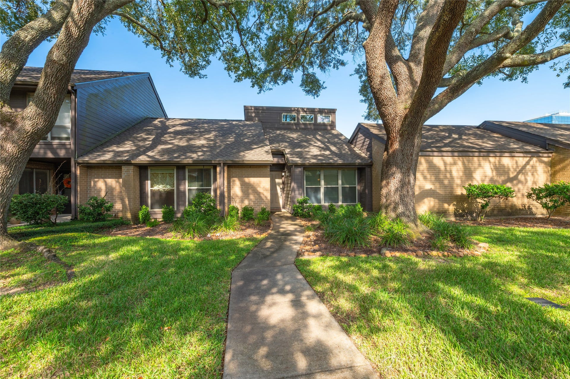16530 Space Center Boulevard, Houston, TX 77058 Beautiful 3 bedroom 2 full bath townhome located in the Space Center area of Houston TX.