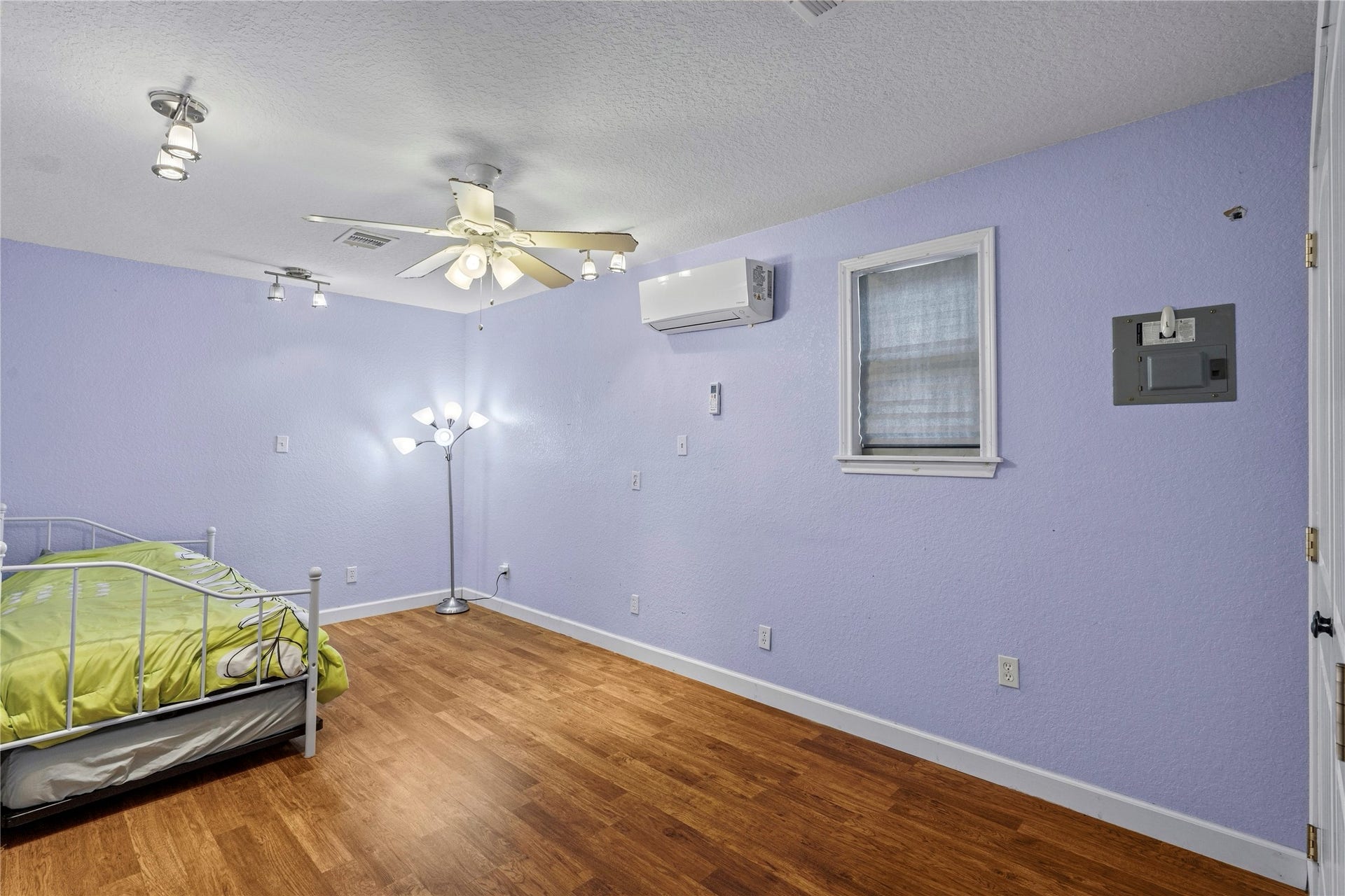 4886 Wickwillow Lane, Alvin, TX 77511