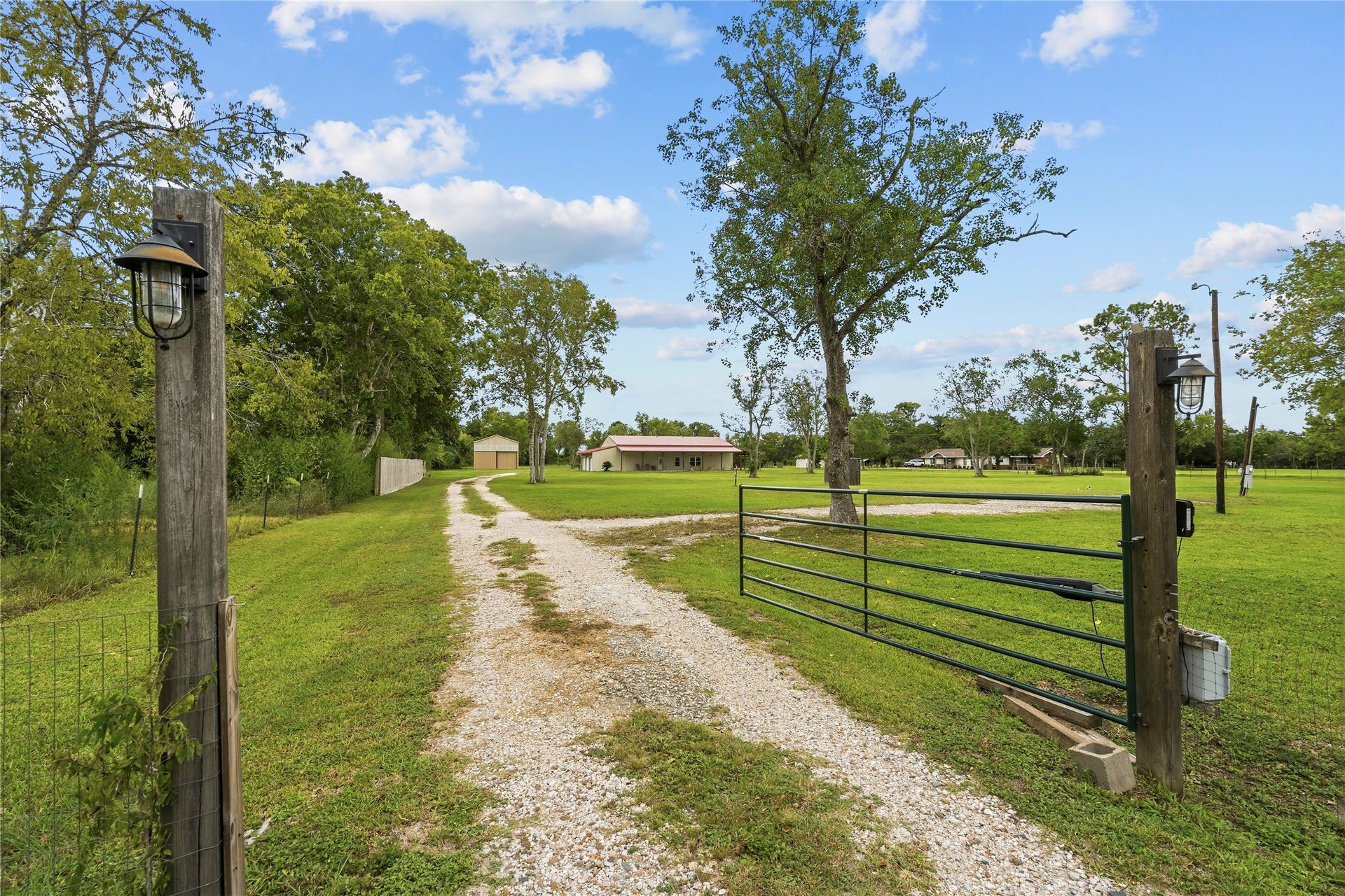 4886 Wickwillow Lane, Alvin, TX 77511