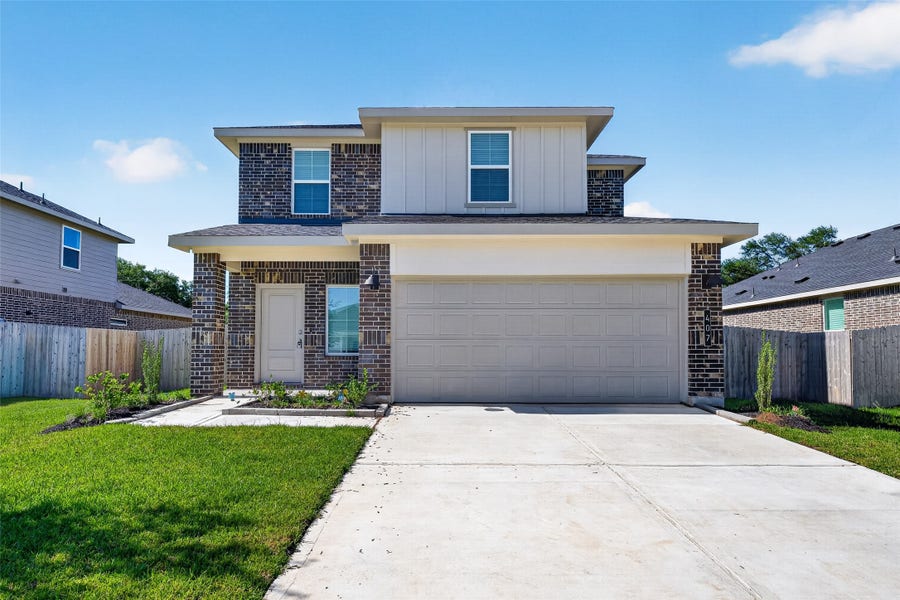 Property photo for 407 Robin Street, Angleton, TX