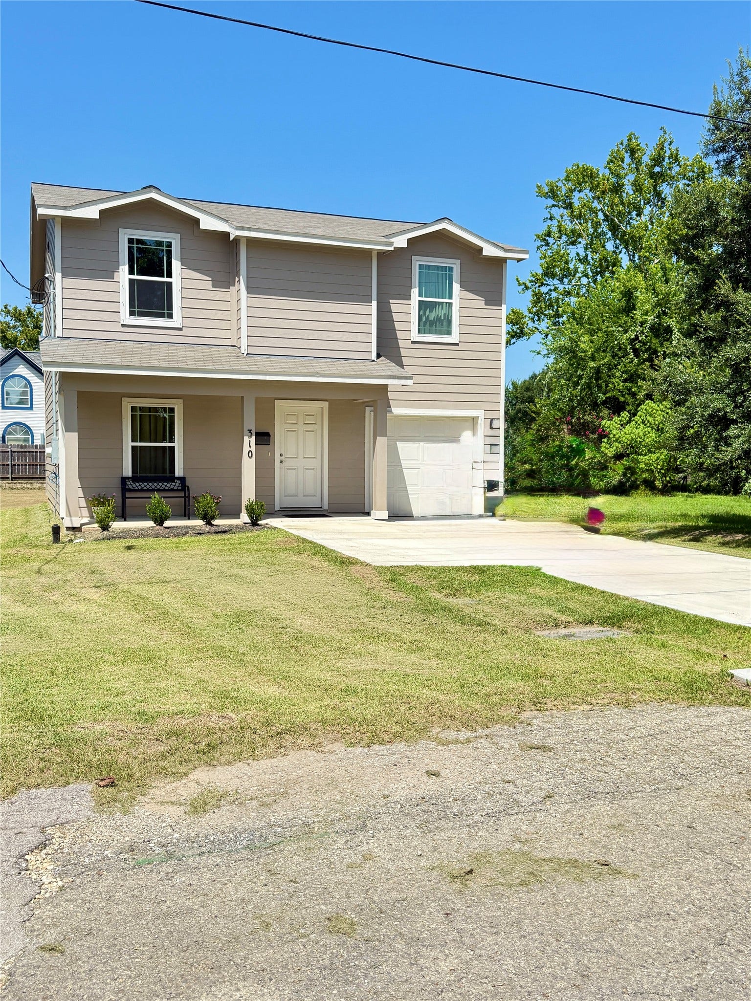 310 N Orange Street, Sweeny, TX 77480 310 N Orange Street, Sweeny, TX 77480