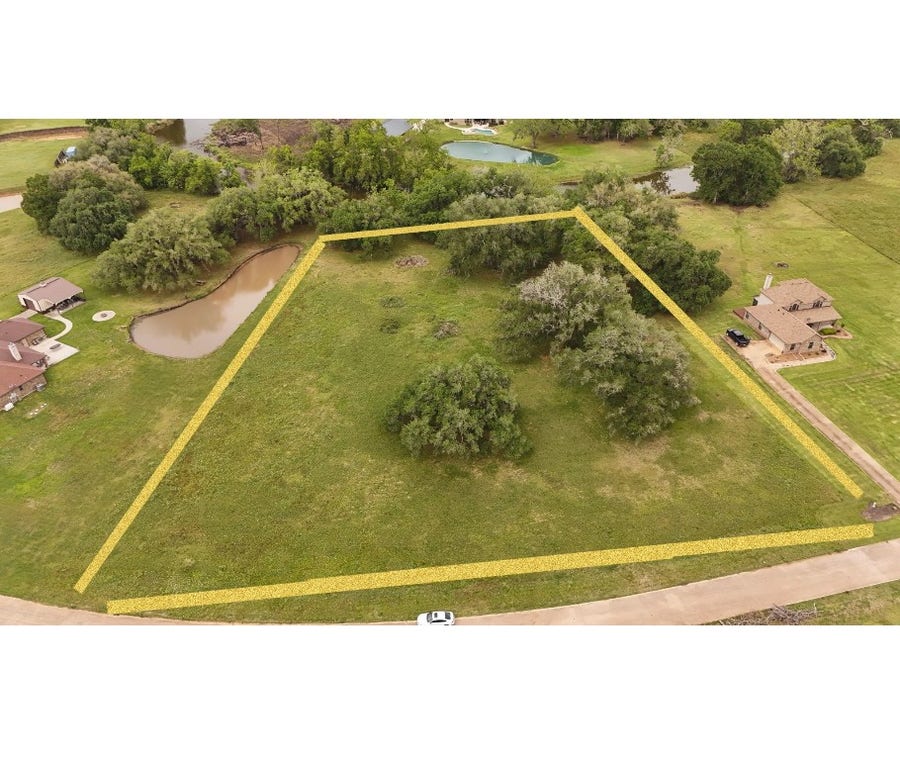 Property photo for 1207 Mill Road, Angleton, TX