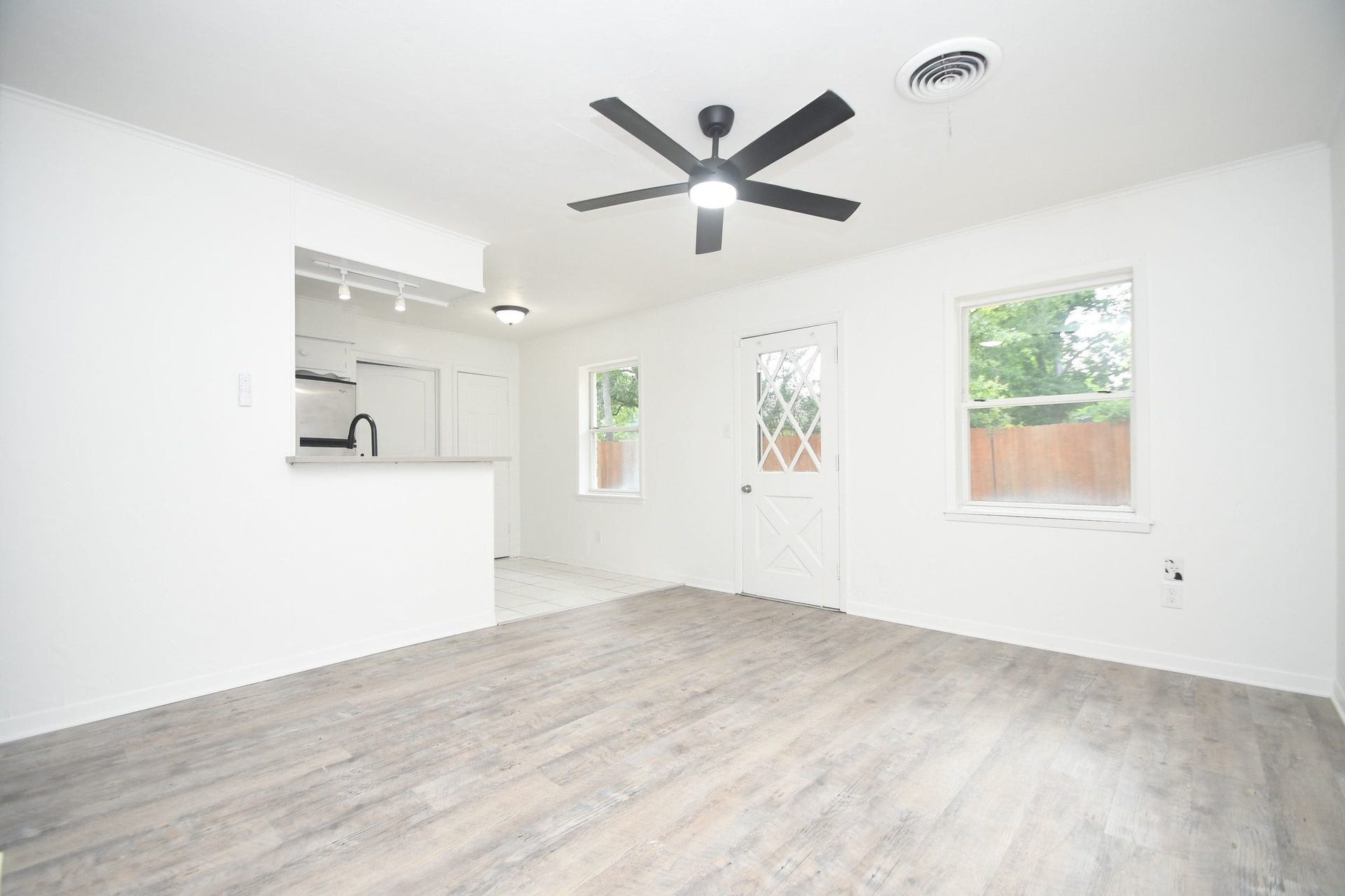 4711 Illinois Street, Dickinson, TX 77539 4711 Illinois Street, Dickinson, TX 77539