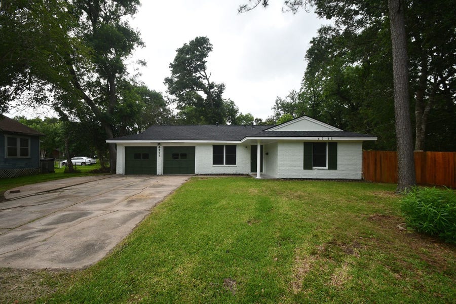 Property photo for 4711 Illinois Street, Dickinson, TX