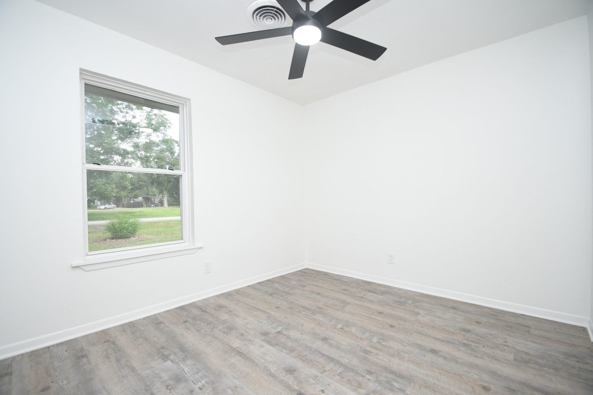 4711 Illinois Street, Dickinson, TX 77539 4711 Illinois Street, Dickinson, TX 77539