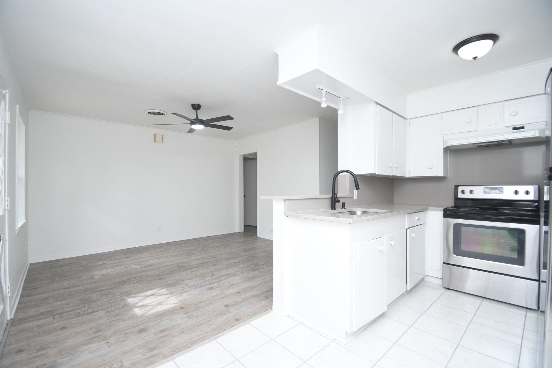 4711 Illinois Street, Dickinson, TX 77539 4711 Illinois Street, Dickinson, TX 77539