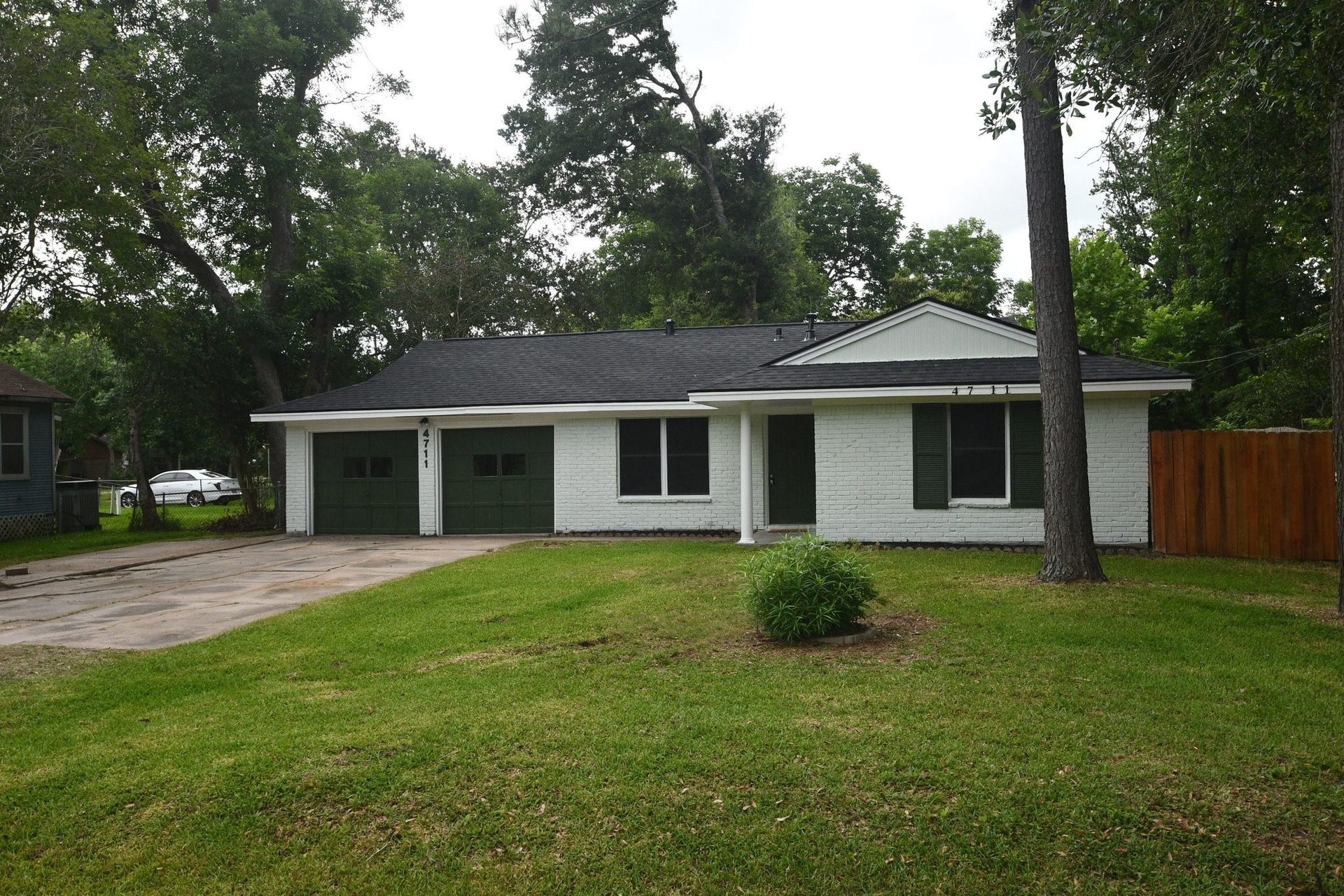 4711 Illinois Street, Dickinson, TX 77539 4711 Illinois Street, Dickinson, TX 77539