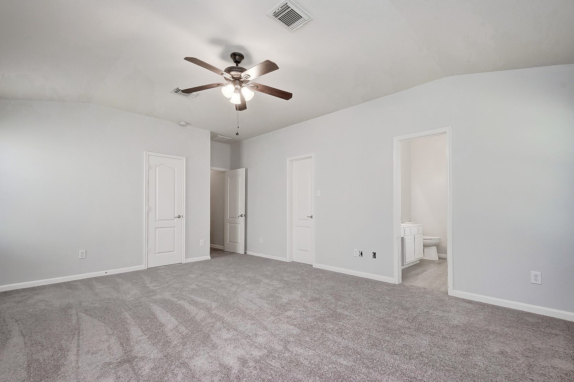5506 GABLE MEADOWS DRIVE, Sugar Land, TX 77479 ANOTHER ANGLE OF THE
PRIMARY BEDROOM.