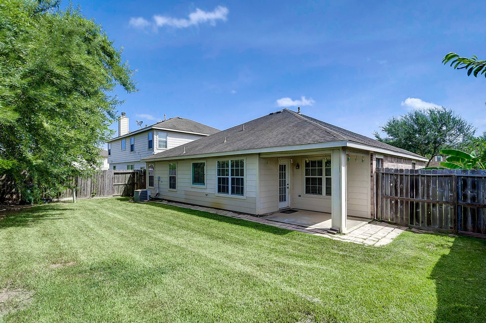 5506 GABLE MEADOWS DRIVE, Sugar Land, TX 77479 FANTASTIC BACKYARD WITH
COVERED PATIO!