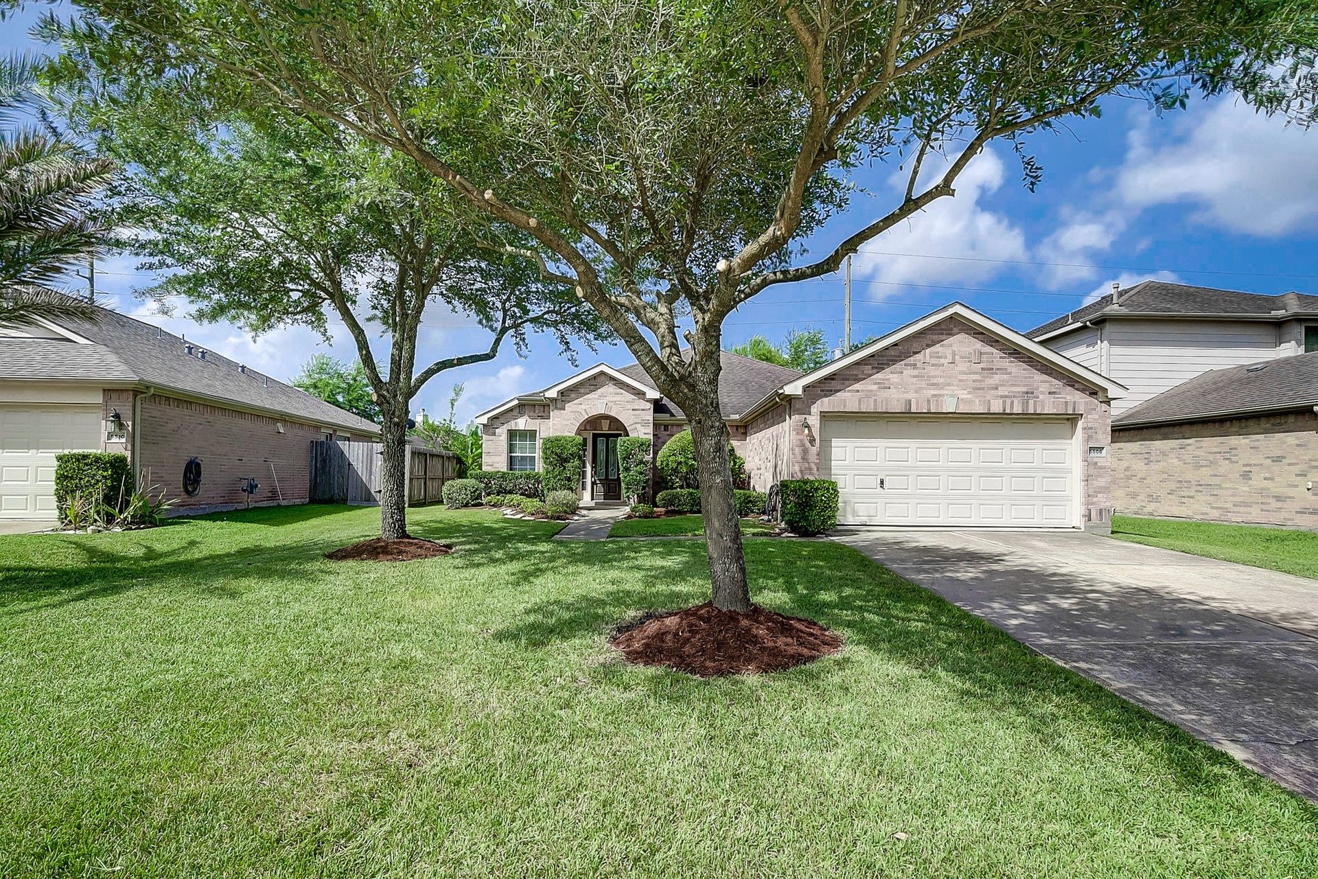 5506 GABLE MEADOWS DRIVE, Sugar Land, TX 77479 WELCOME TO 5506 GABLE
MEADOWS DRIVE.