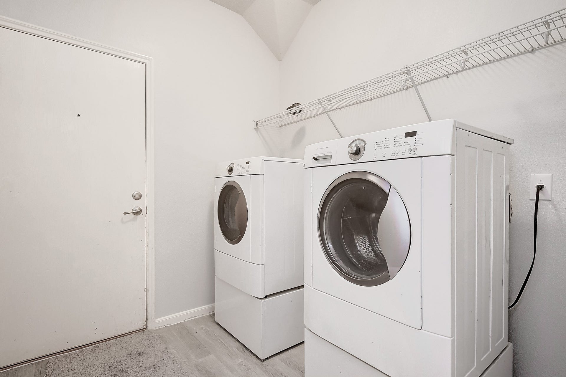 5506 GABLE MEADOWS DRIVE, Sugar Land, TX 77479 WASHER & DRYER ARE
INCLUDED.