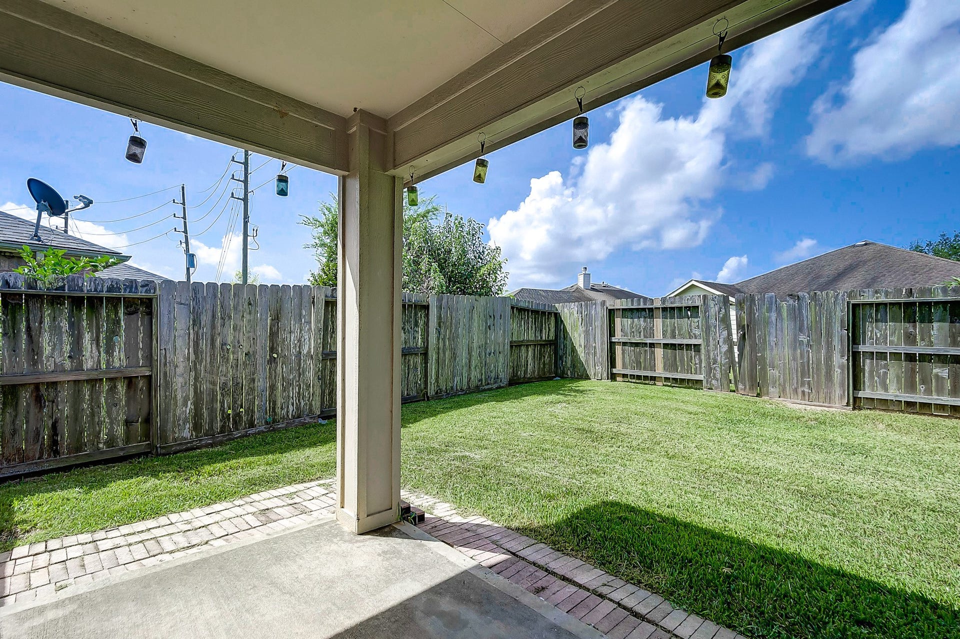 5506 GABLE MEADOWS DRIVE, Sugar Land, TX 77479 EASY TO MAINTAIN AND FULLY FENCED BACKYARD!