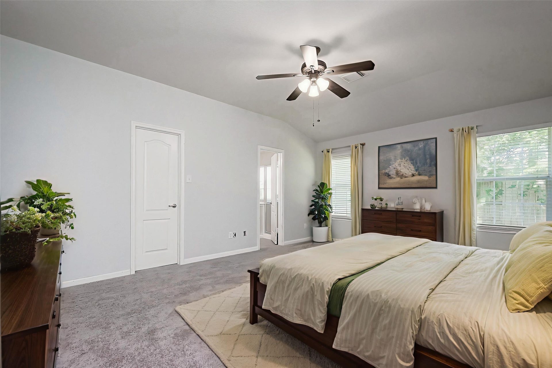 5506 GABLE MEADOWS DRIVE, Sugar Land, TX 77479 PRIMARY BEDROOM WITH
OVERSIZED WINDOWS,
CARPET FLOORING AND
ENSUITE BATH. **Virtually staged.