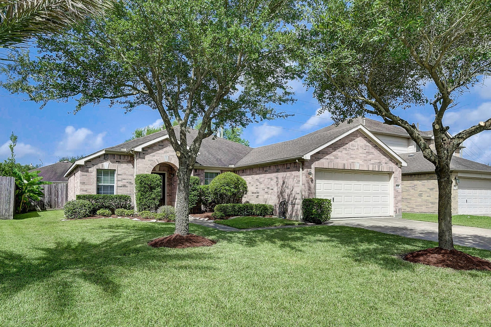 5506 GABLE MEADOWS DRIVE, Sugar Land, TX 77479 CHARMING 4 BEDROOM, 2
BATH HOME IN RIVERPARK!