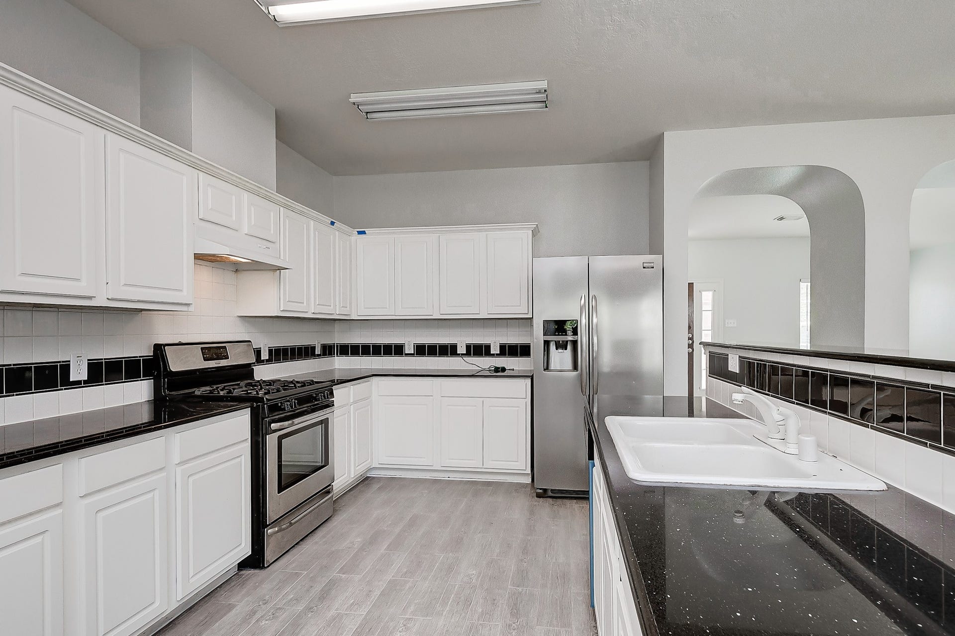 5506 GABLE MEADOWS DRIVE, Sugar Land, TX 77479 TONS OF PREP SPACE FOR
COOKING!