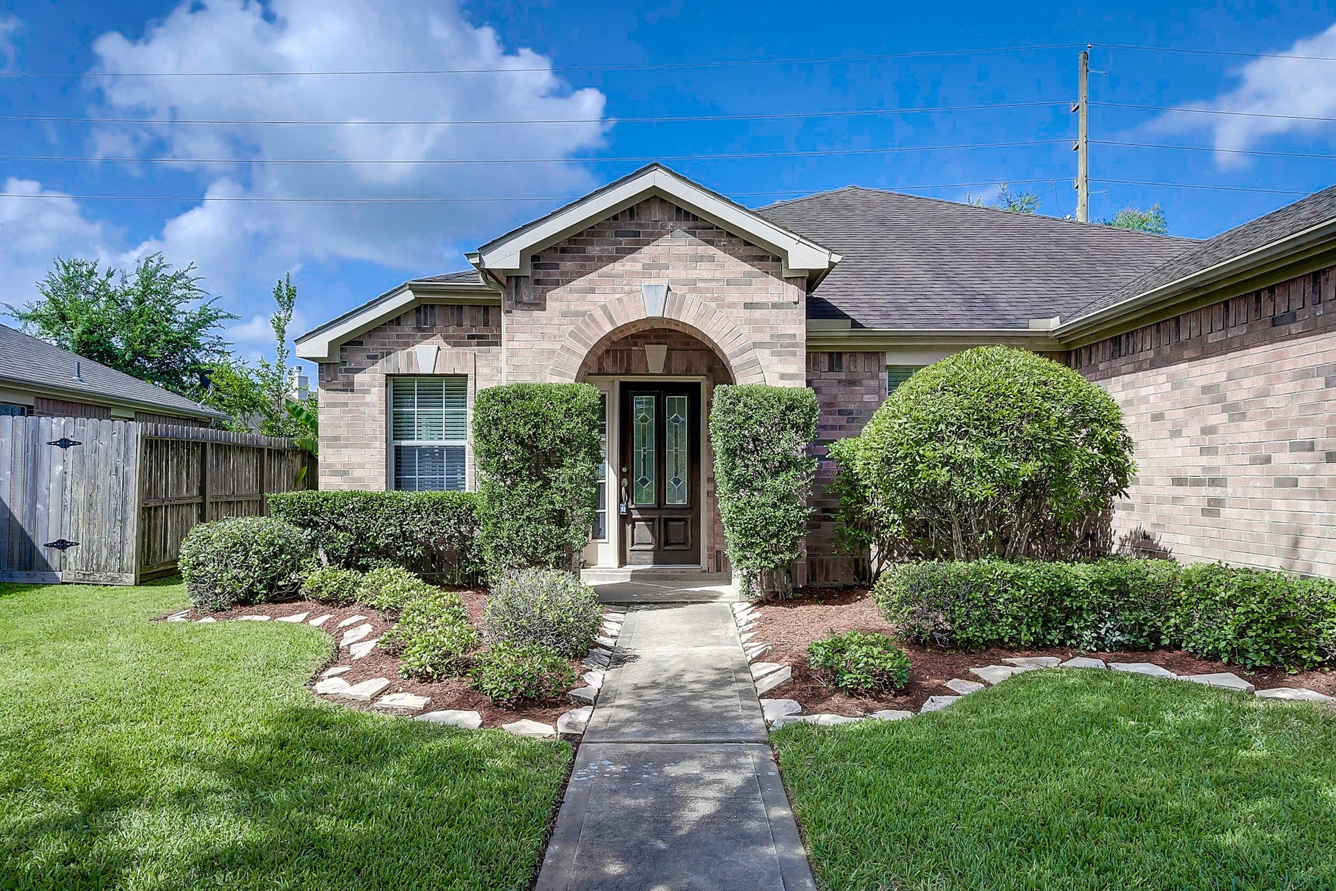 5506 GABLE MEADOWS DRIVE, Sugar Land, TX 77479 WELCOMING FRONT PORCH
AND BEAUTIFUL
LANDSCAPED YARD.