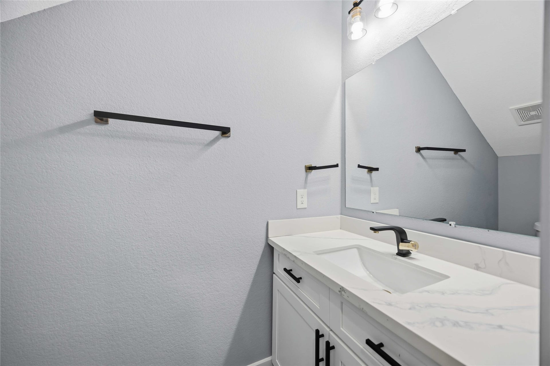 4627 New Orleans Street, Houston, TX 77020 4627 New Orleans Street, Houston, TX 77020