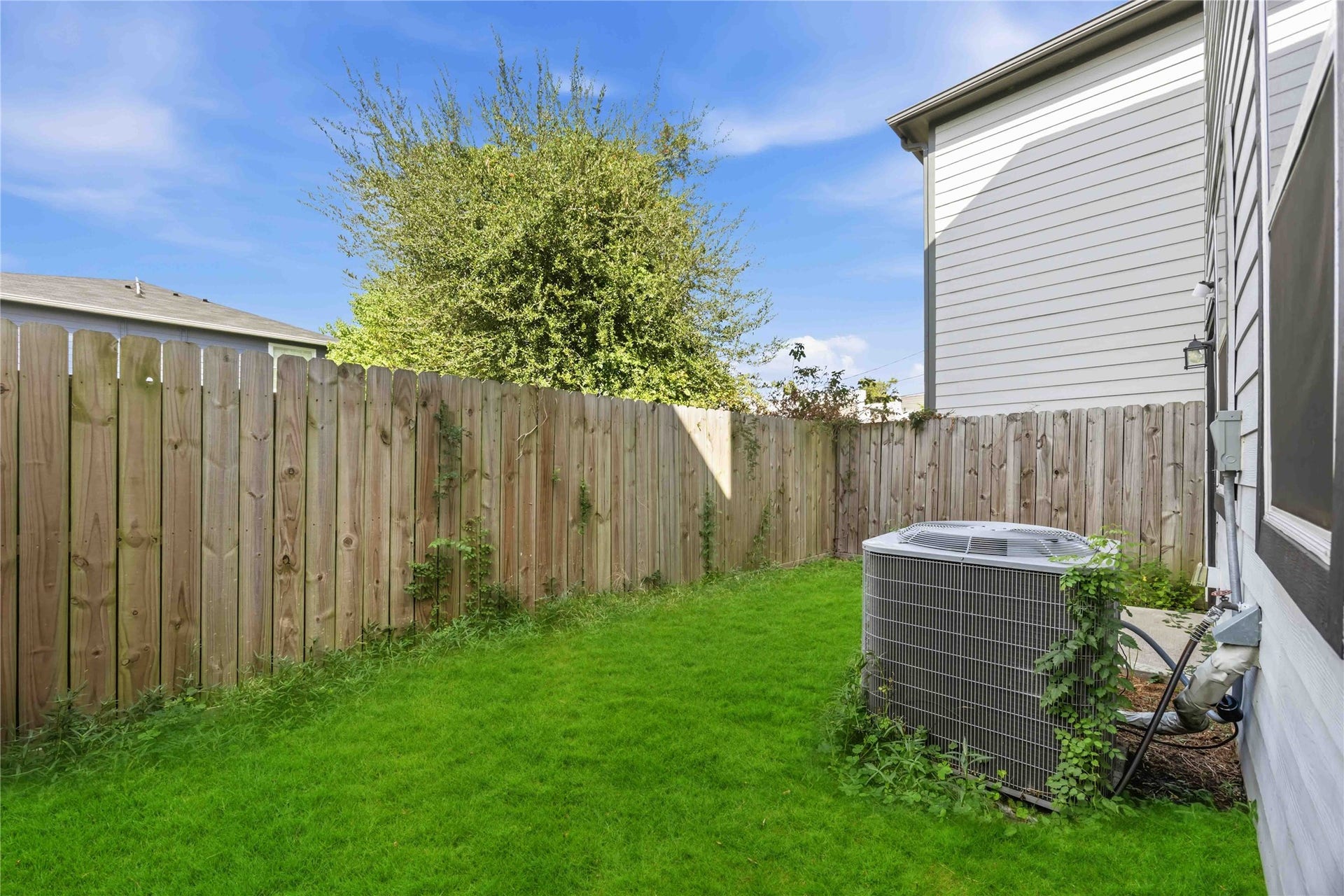 4627 New Orleans Street, Houston, TX 77020 4627 New Orleans Street, Houston, TX 77020