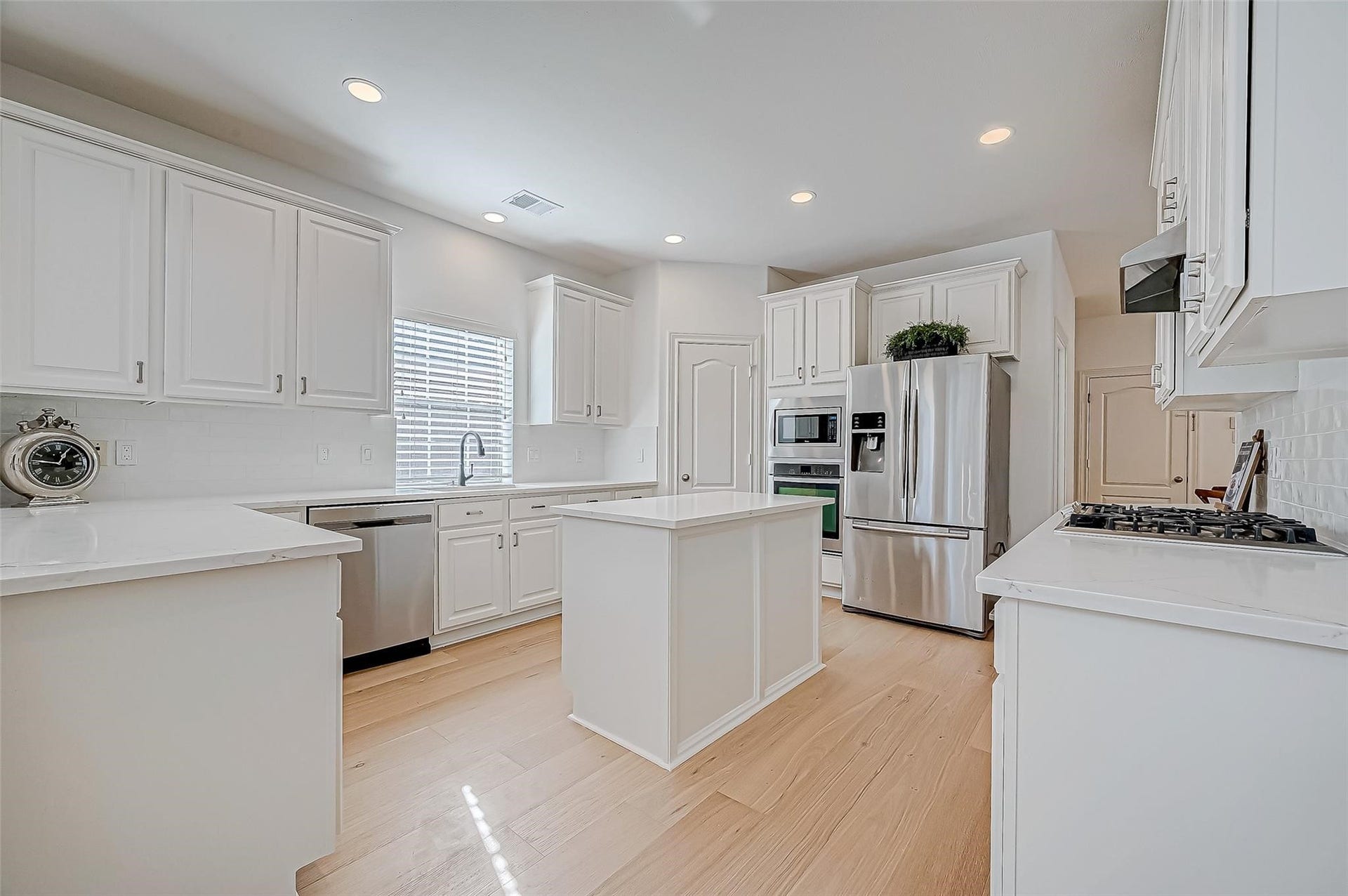 3207 Enclave Trail, Houston, TX 77077 3207 Enclave Trail, Houston, TX 77077