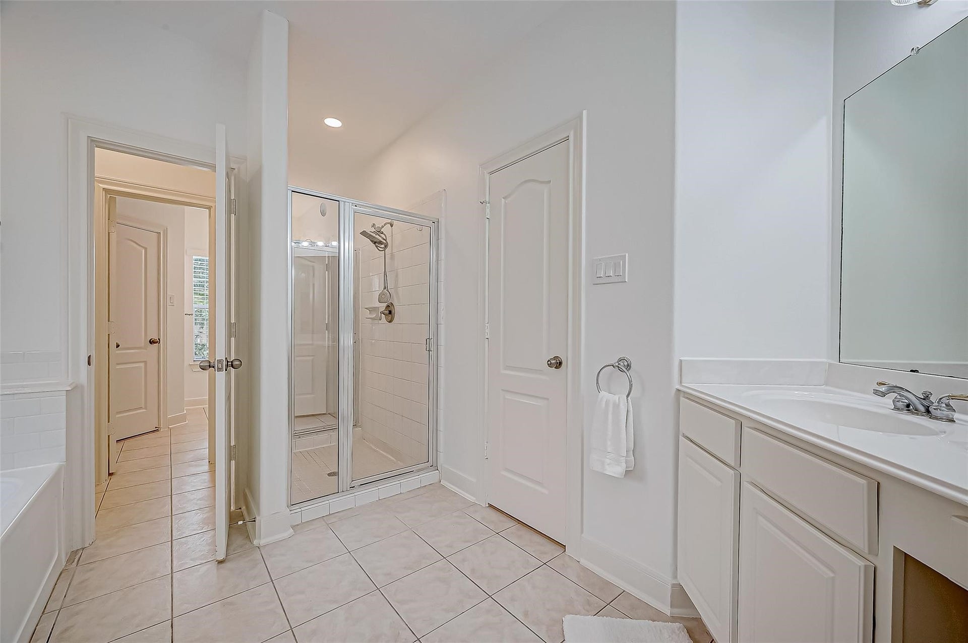 3207 Enclave Trail, Houston, TX 77077 3207 Enclave Trail, Houston, TX 77077