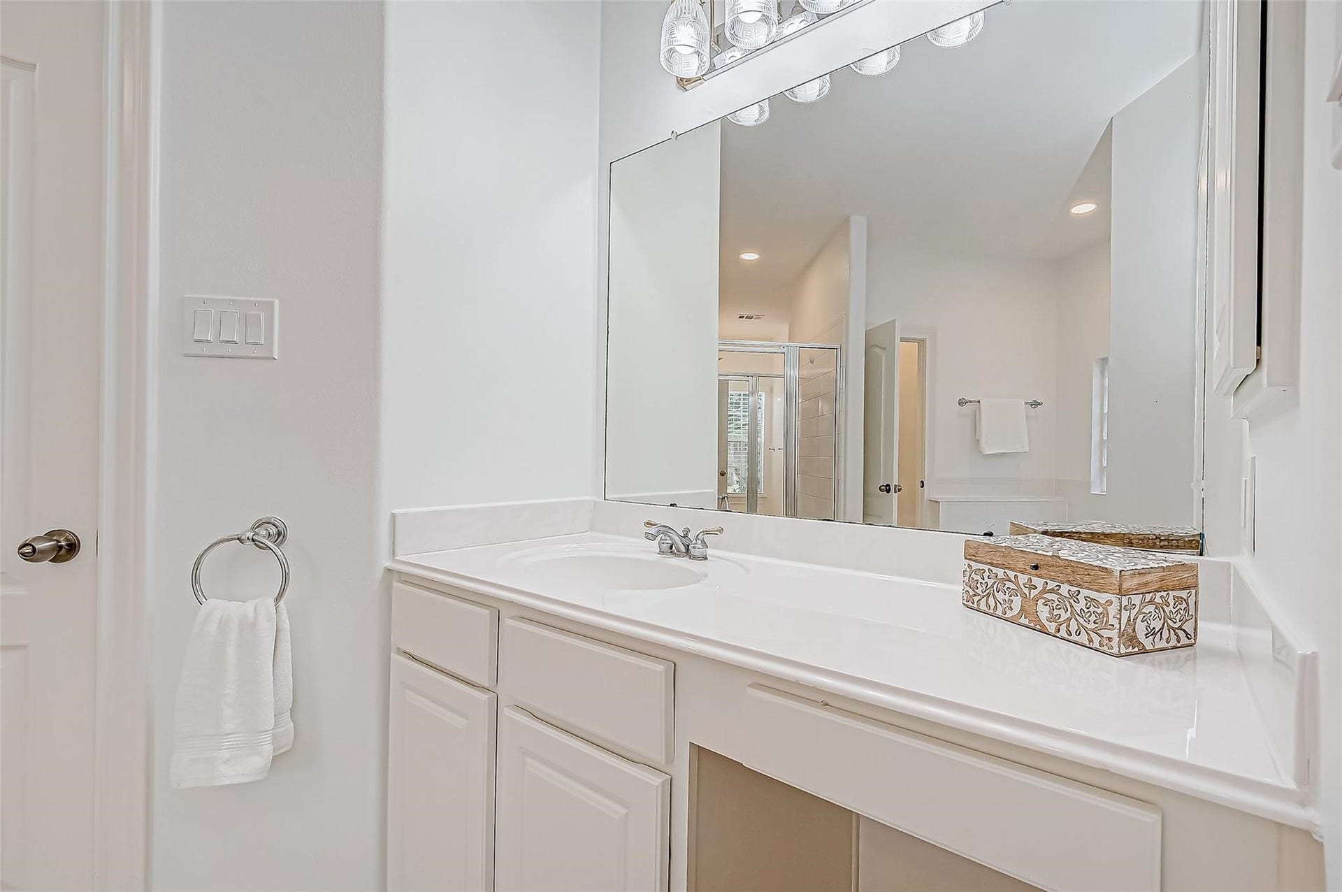 3207 Enclave Trail, Houston, TX 77077 3207 Enclave Trail, Houston, TX 77077