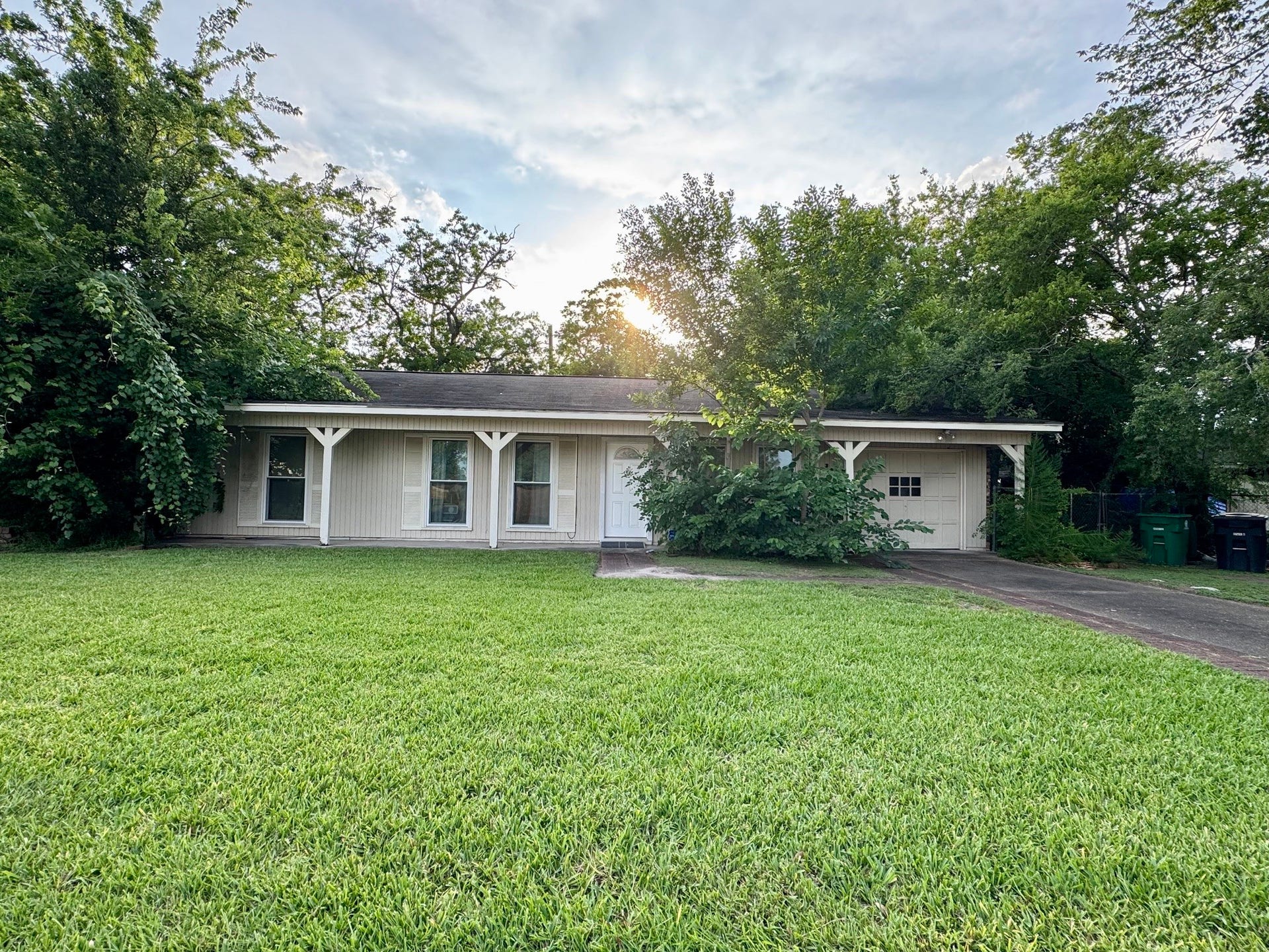 3917 Willow Springs Lane, Houston, TX 77080 3917 Willow Springs Lane, Houston, TX 77080