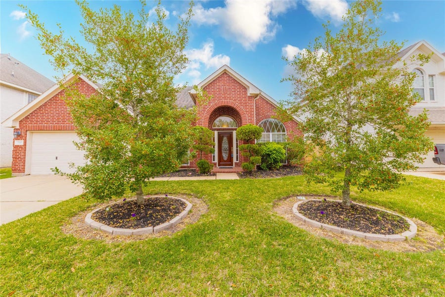 Property photo for 2201 Signal Hill Drive, Pearland, TX
