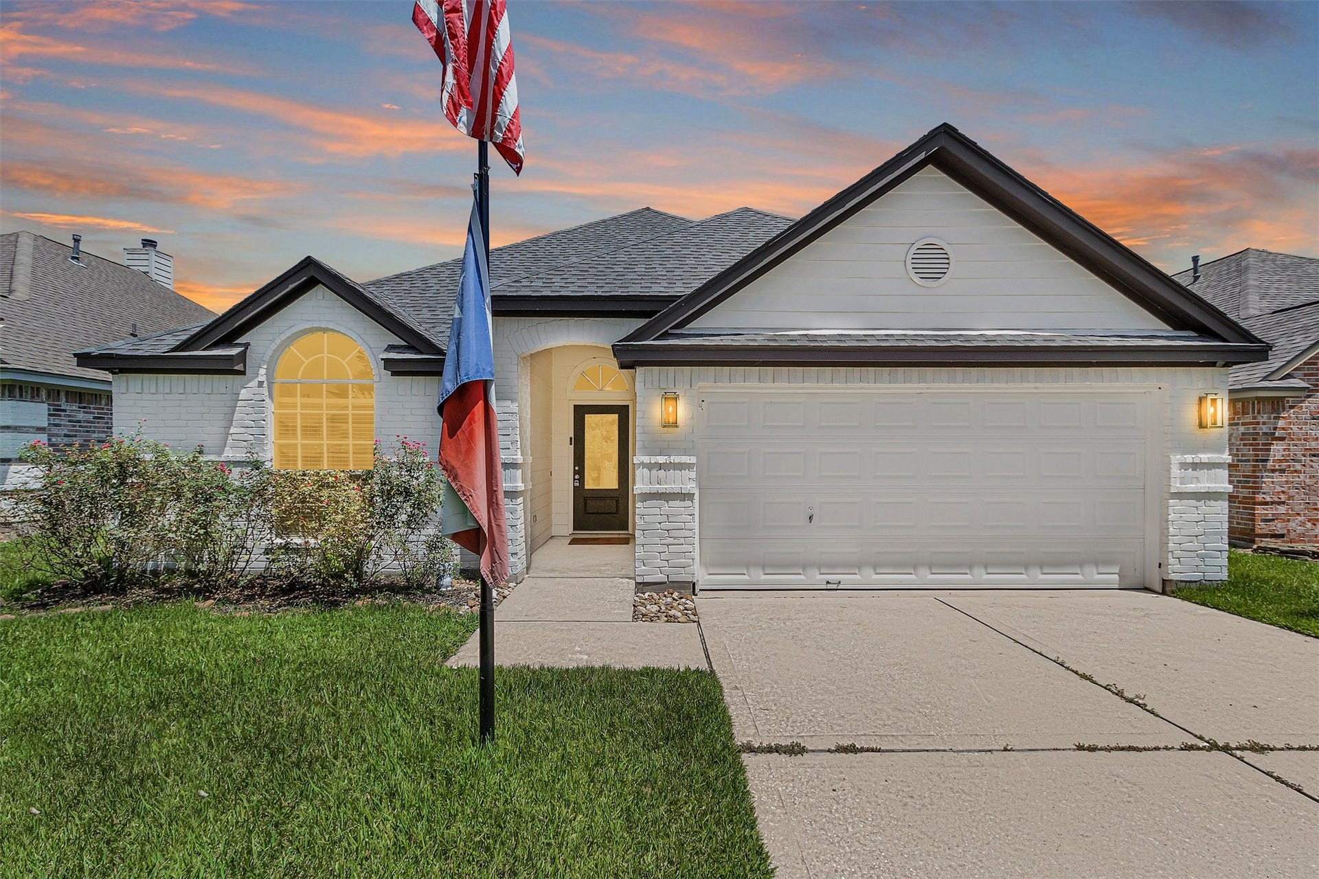 6913 Gentle Breeze Drive, Willis, TX 77318 Gorgeous 4/2/2 Everything is like New!