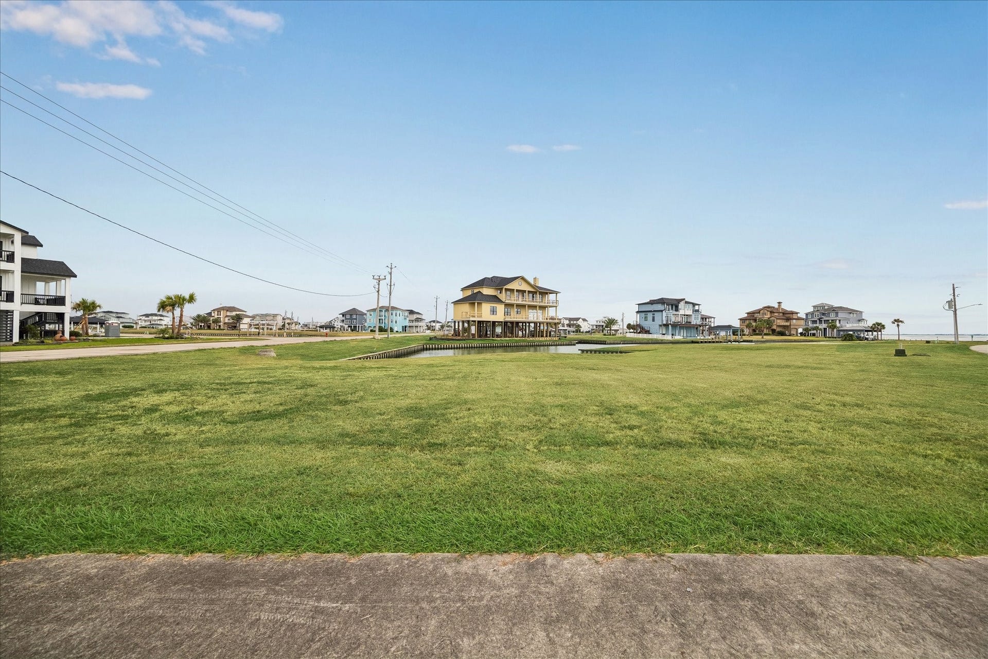 1 Summerland, Hitchcock, TX 77563 1 Summerland, Hitchcock, TX 77563