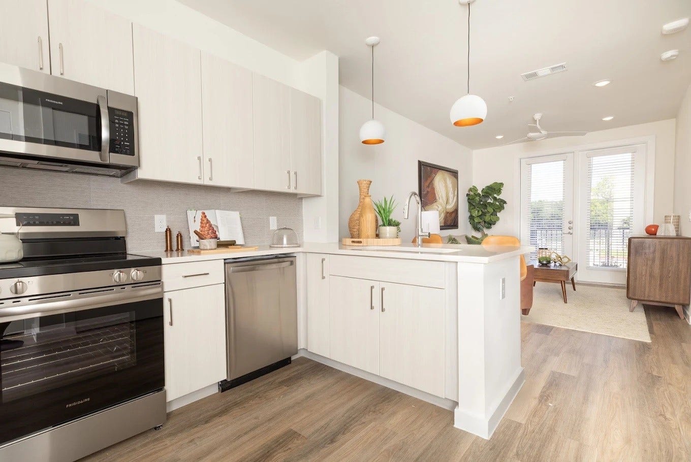1690 North Loop, #363, Houston, TX 77009