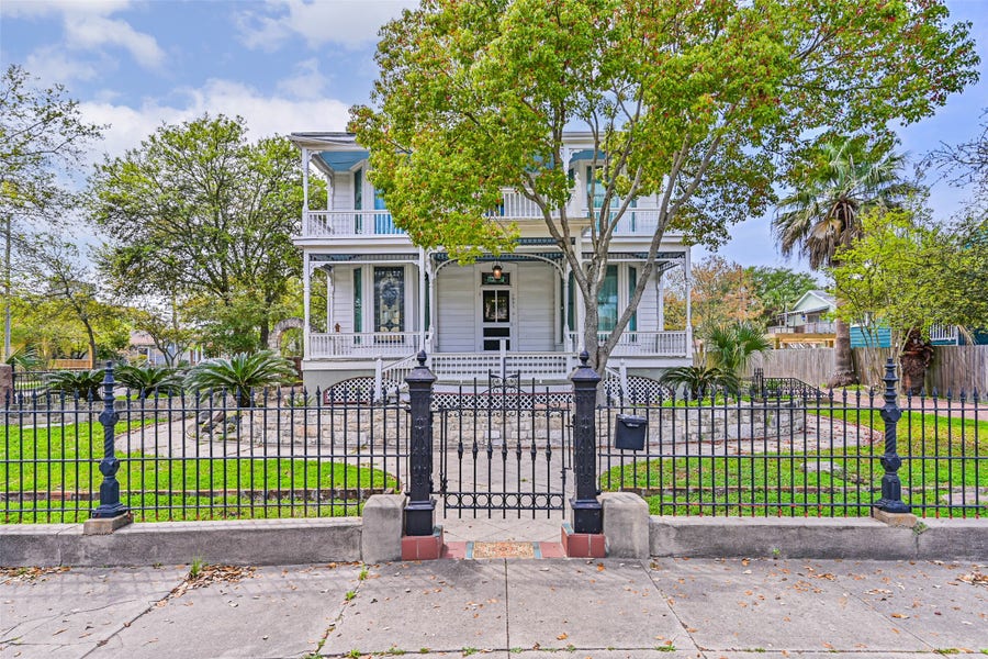 Property photo for 1021 35th Street Street, Galveston, TX