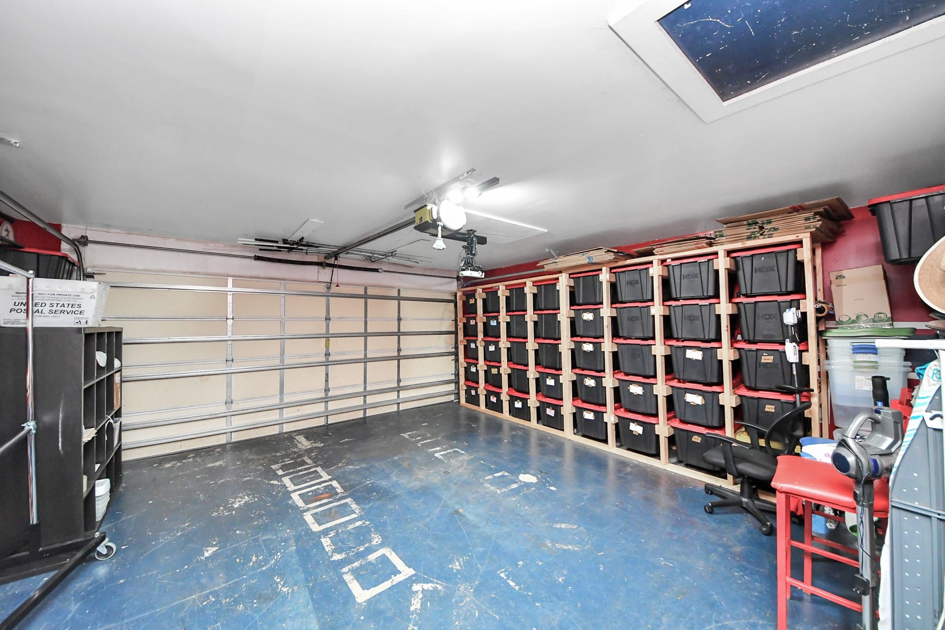 415 Hawks View Drive, La Marque, TX 77568 Two car garage