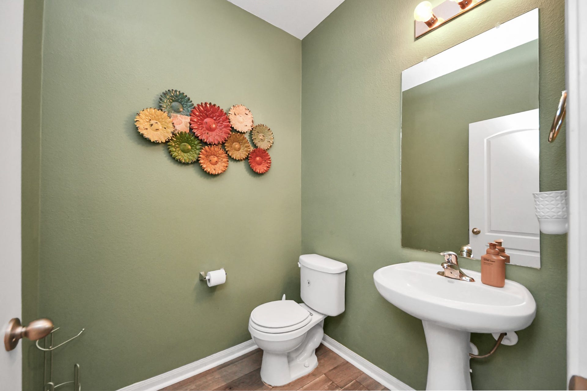 415 Hawks View Drive, La Marque, TX 77568 Half Restroom downstairs