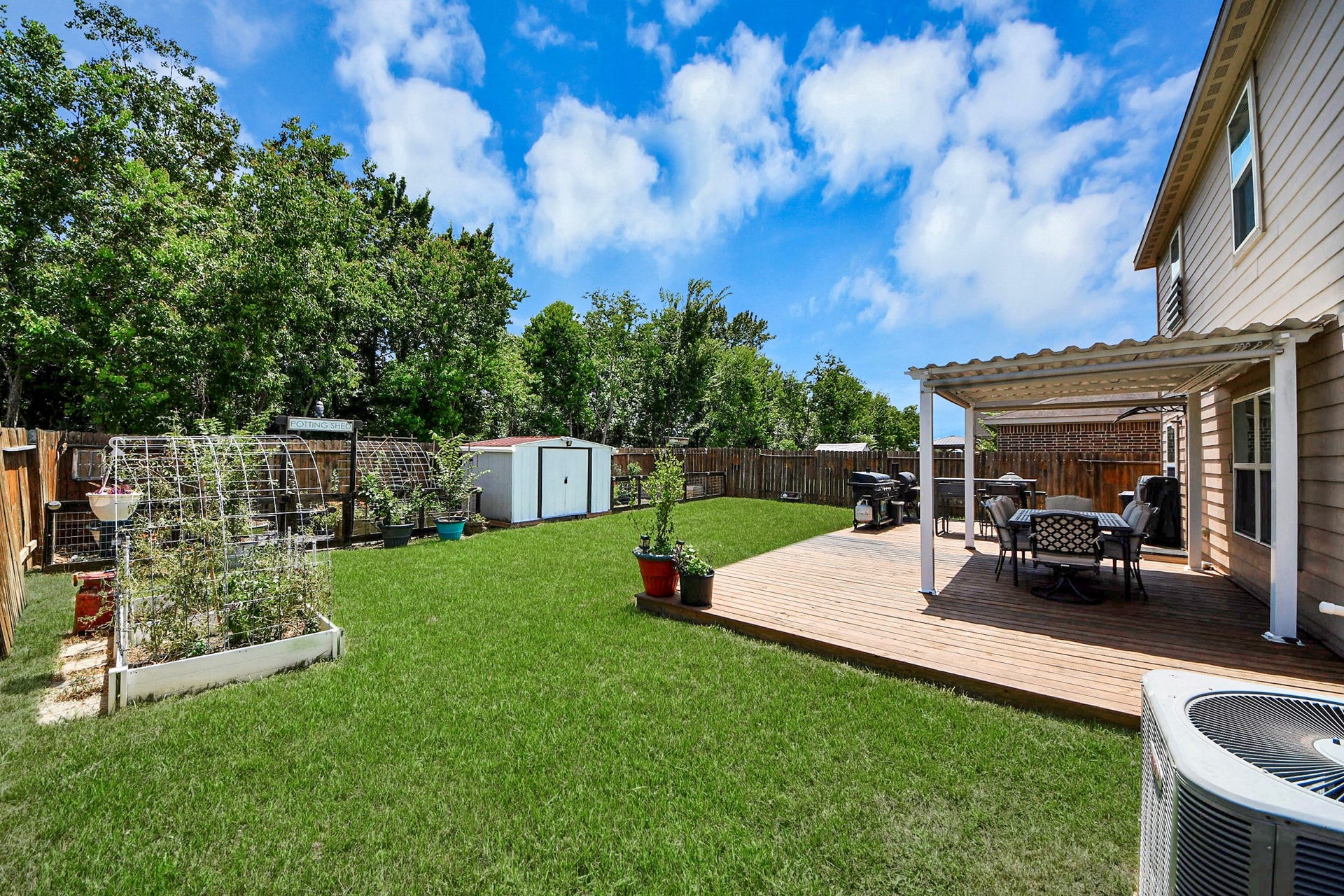 415 Hawks View Drive, La Marque, TX 77568 Half Restroom downstairs