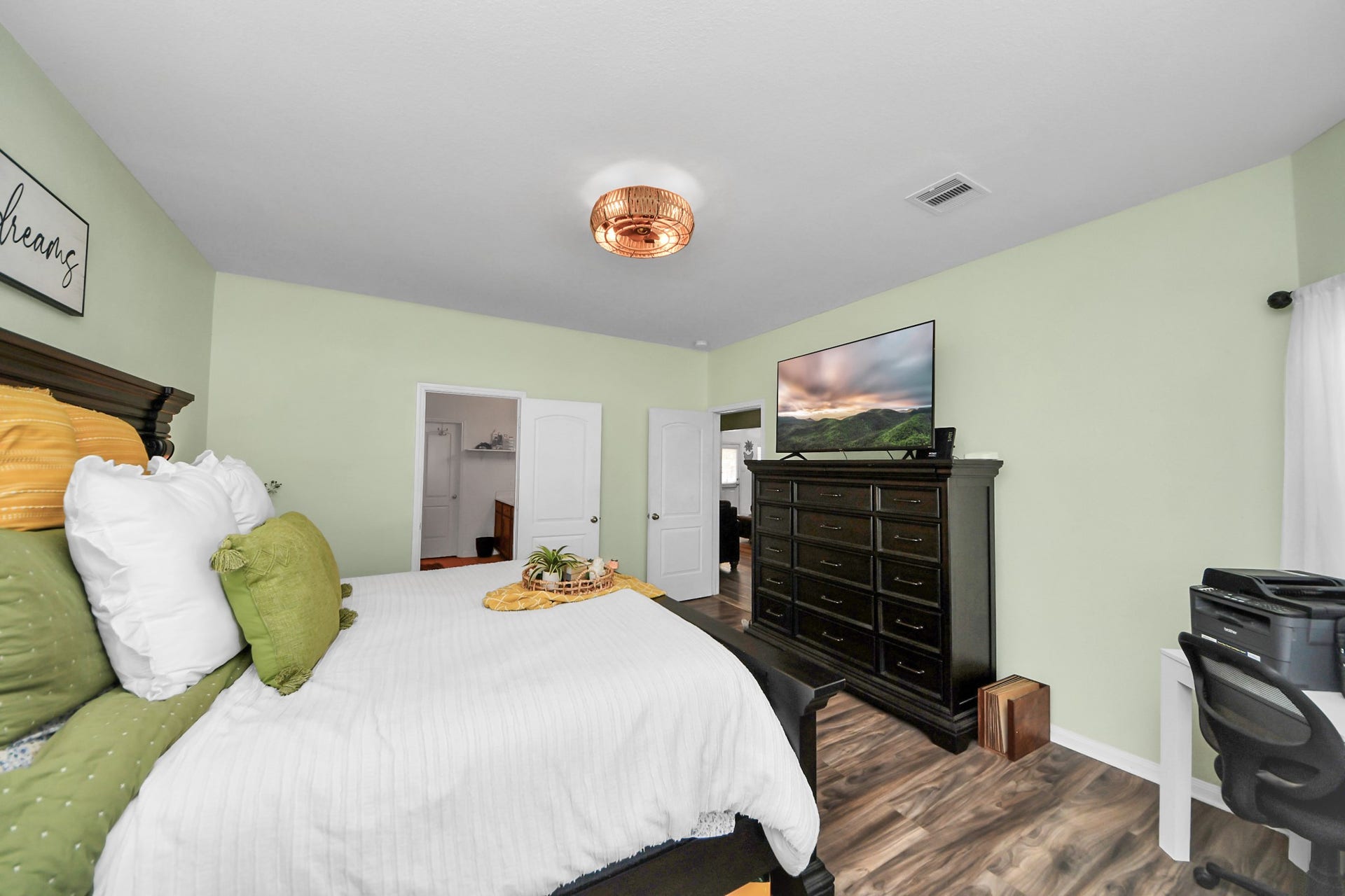 415 Hawks View Drive, La Marque, TX 77568 Large walk in closet