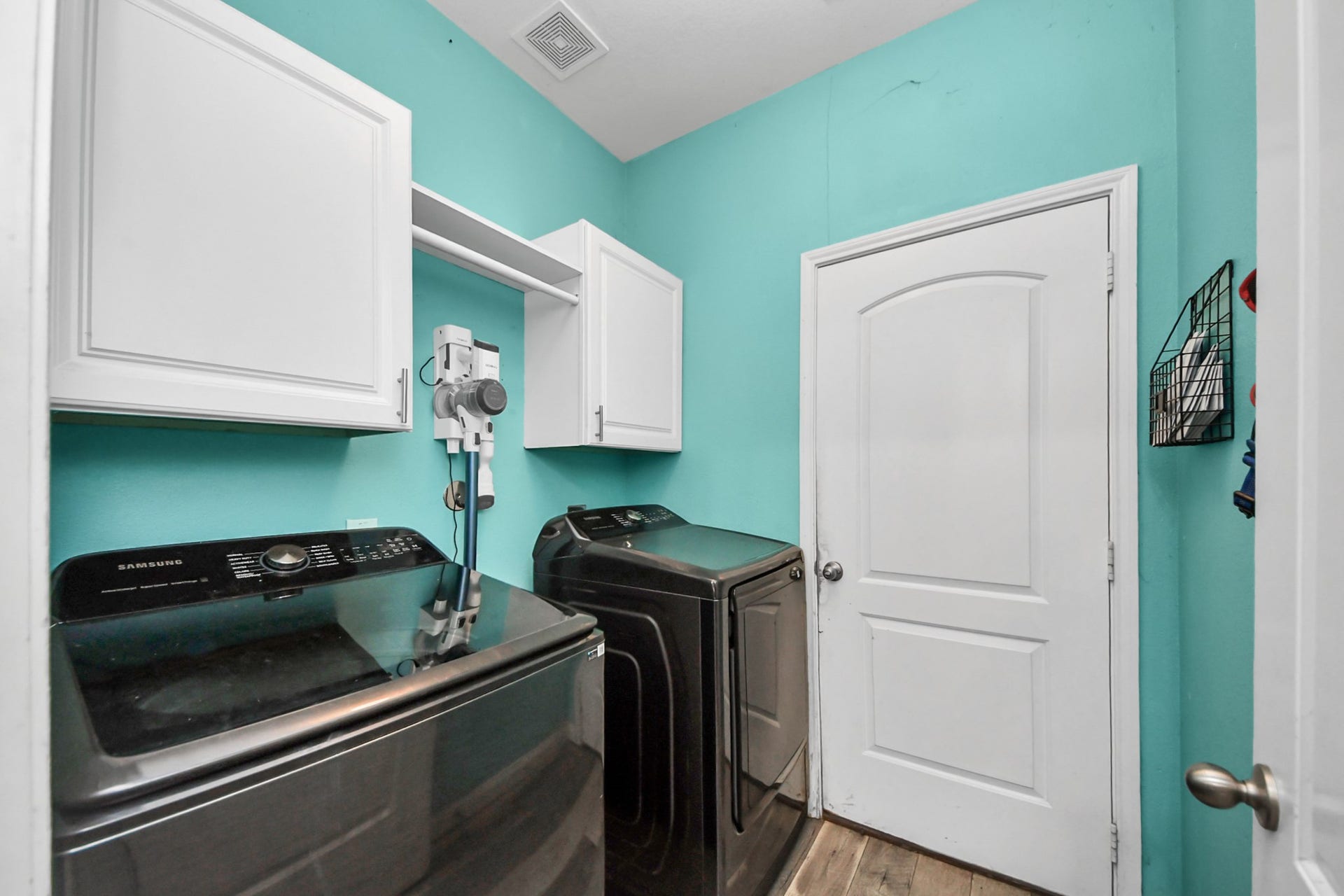 415 Hawks View Drive, La Marque, TX 77568 Laundry Room