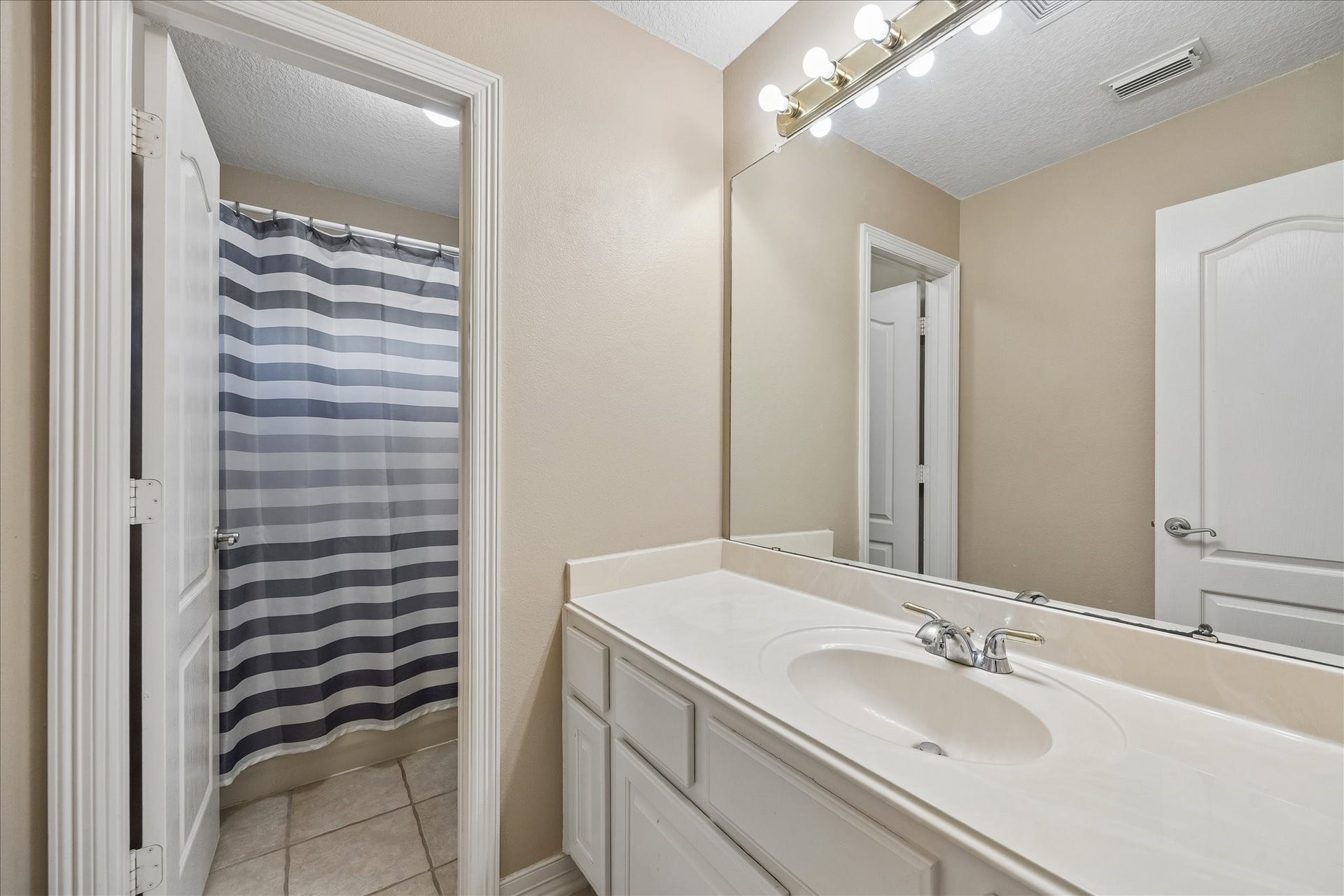 1403 Caine Hill Court, League City, TX 77573 1403 Caine Hill Court, League City, TX 77573