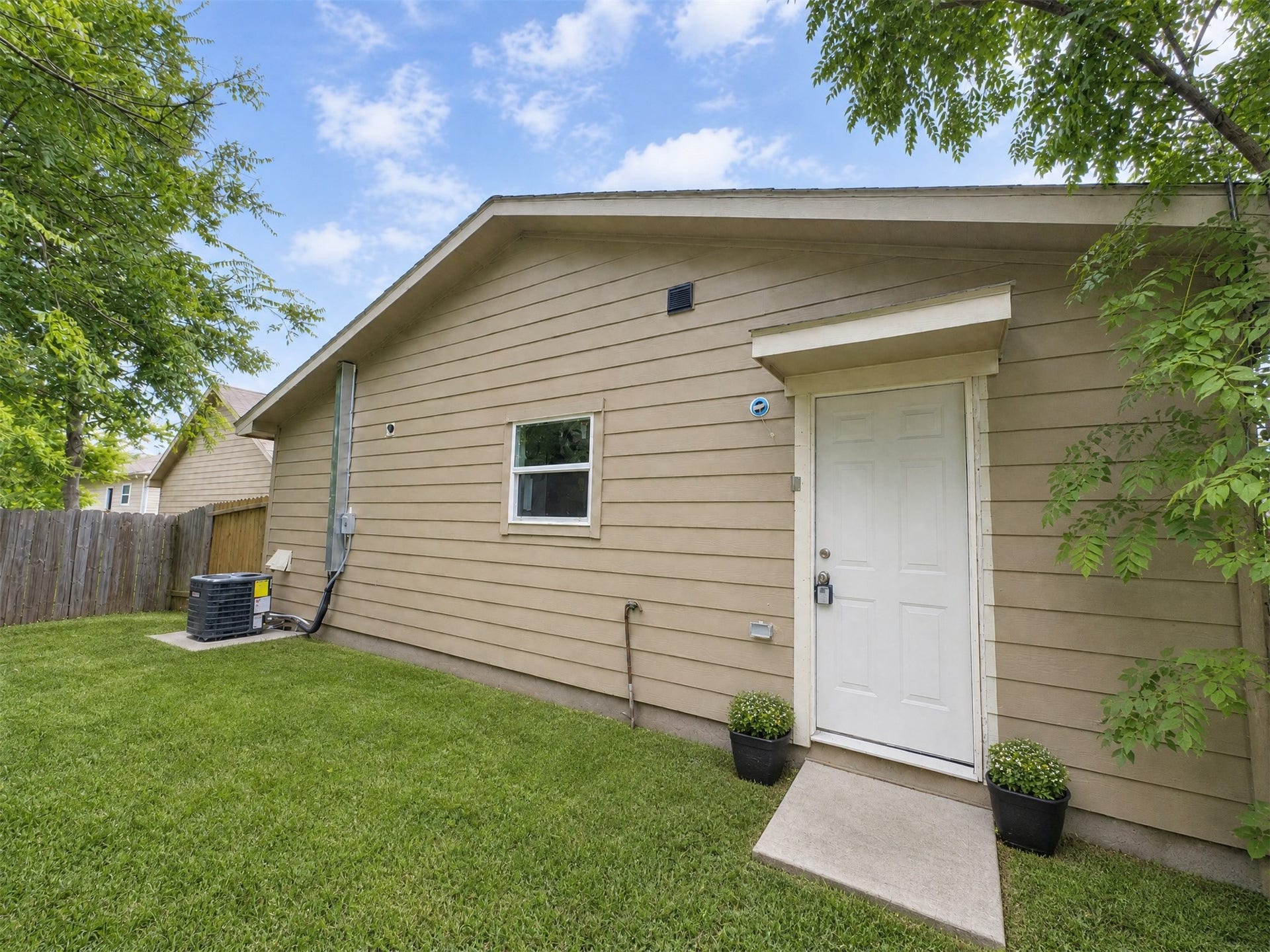 423 N Carolina Street, Houston, TX 77029 423 N Carolina Street, Houston, TX 77029