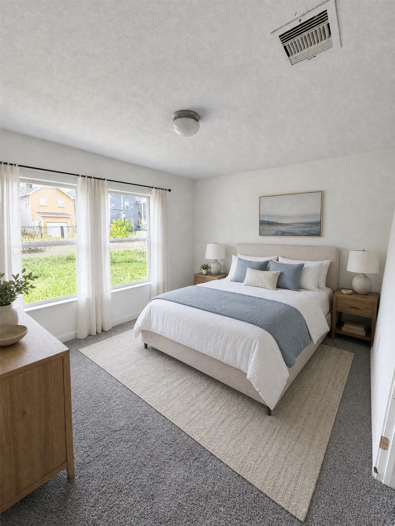 423 N Carolina Street, Houston, TX 77029 Soft furnishings show this bedroom as a comfortable retreat.