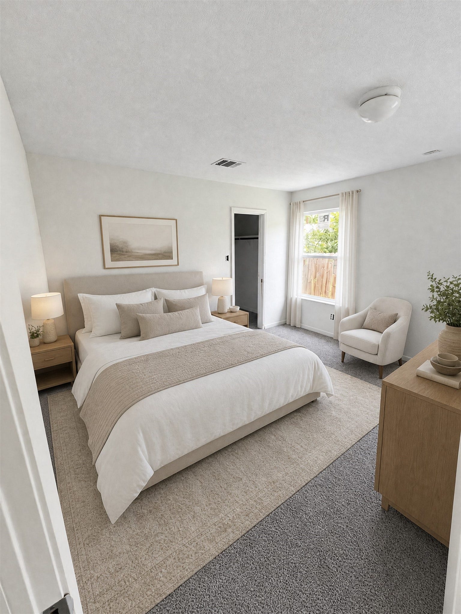 423 N Carolina Street, Houston, TX 77029 Neutral furnishings create an inviting primary suite.