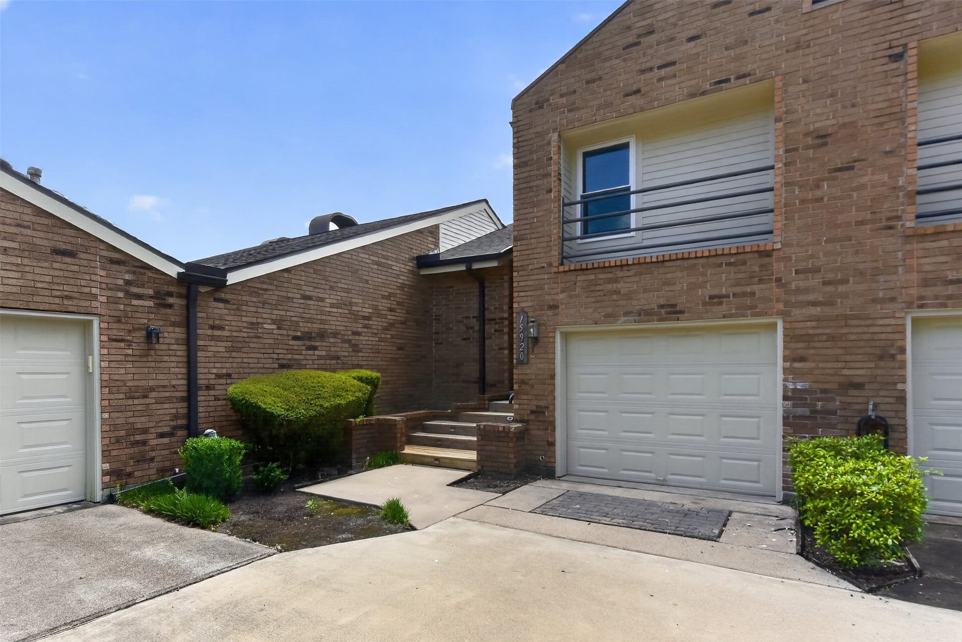 15920 Seahorse Drive, Houston, TX 77062 Front View