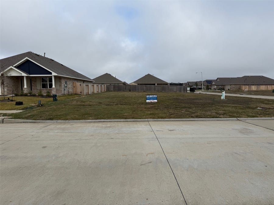 Property photo for 4437 E e Bayou Maison Circle, Dickinson, TX