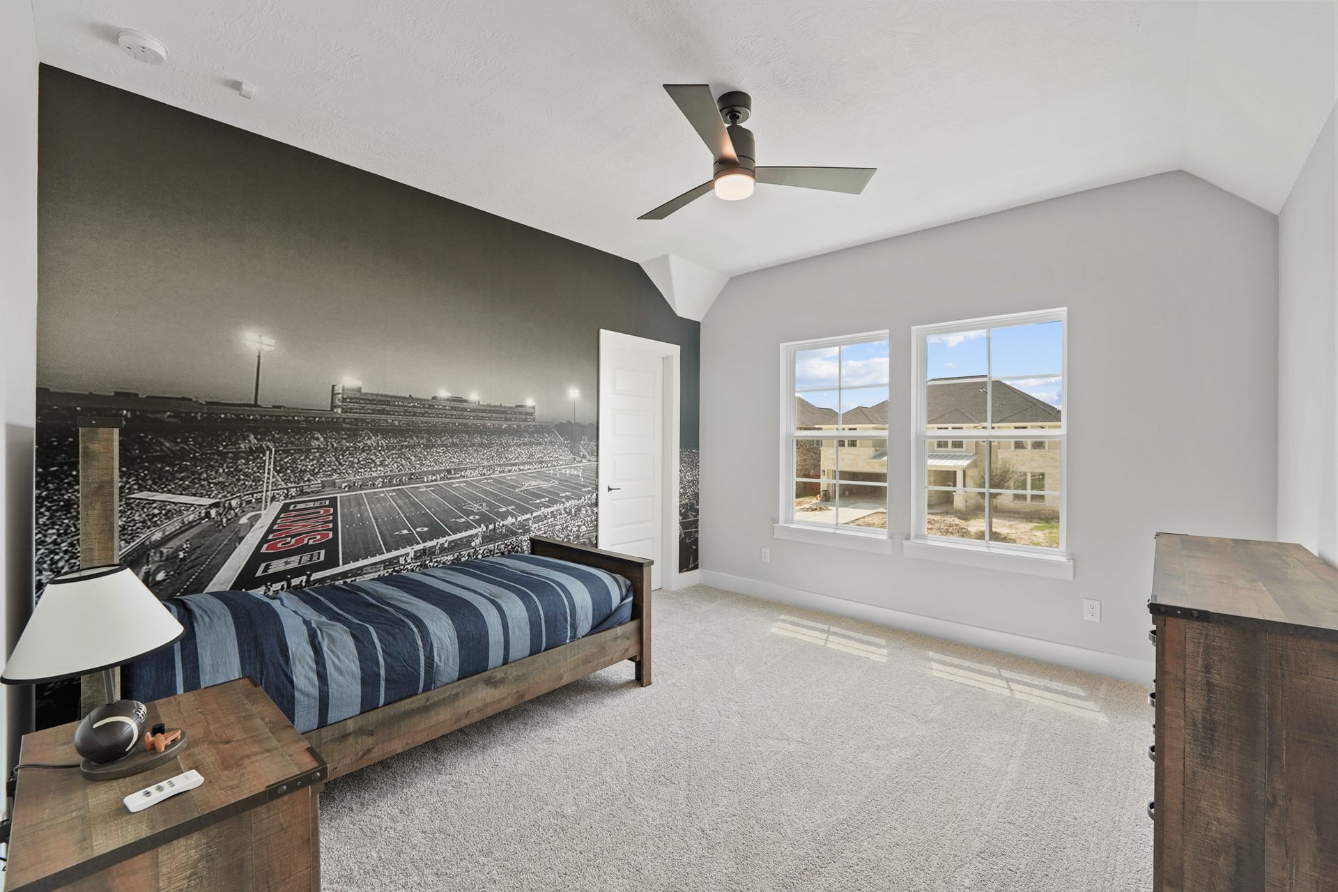 Secondary room with private en-suite bathroom!